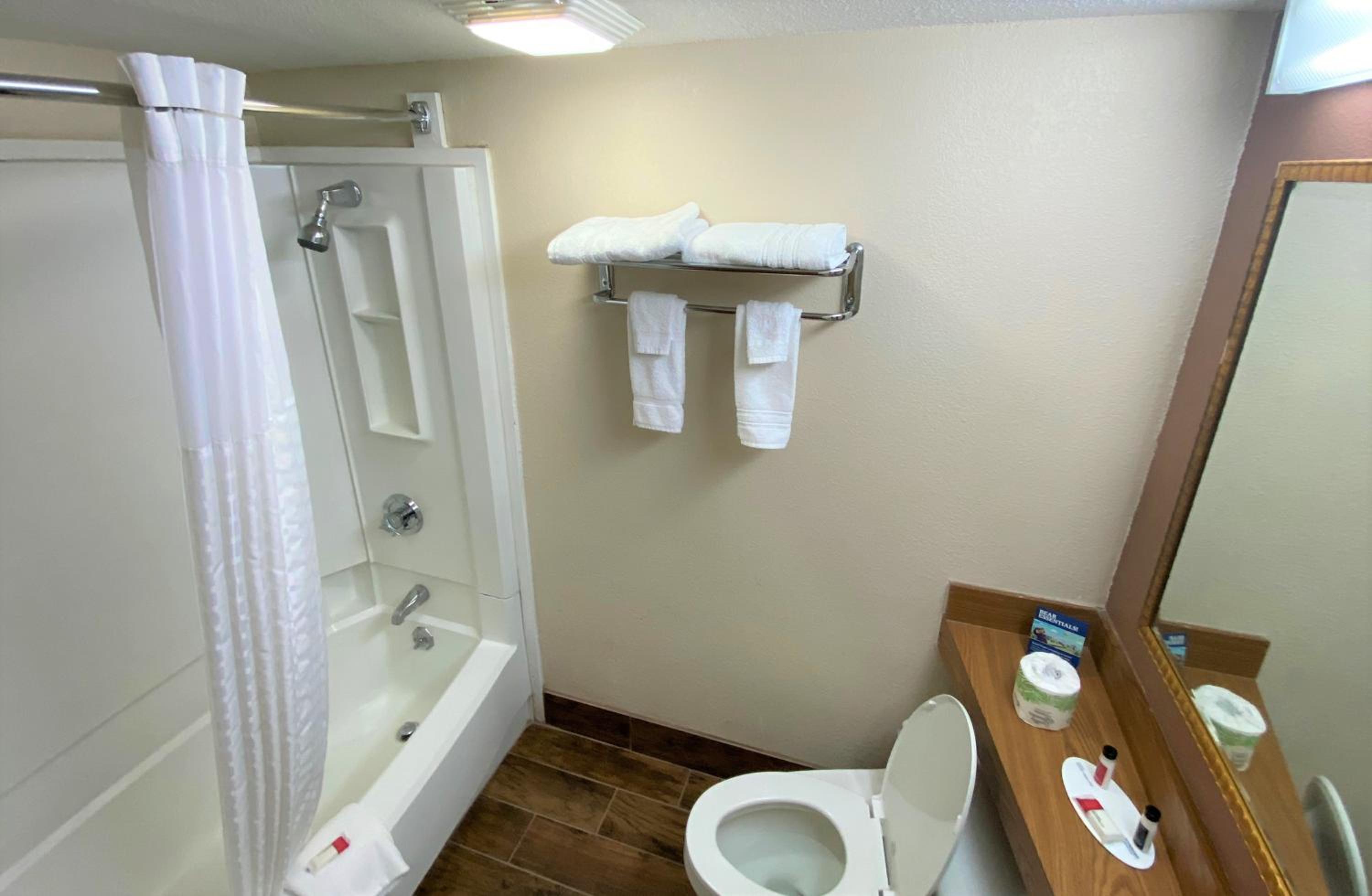 King Room - Non-Smoking - Photo 3