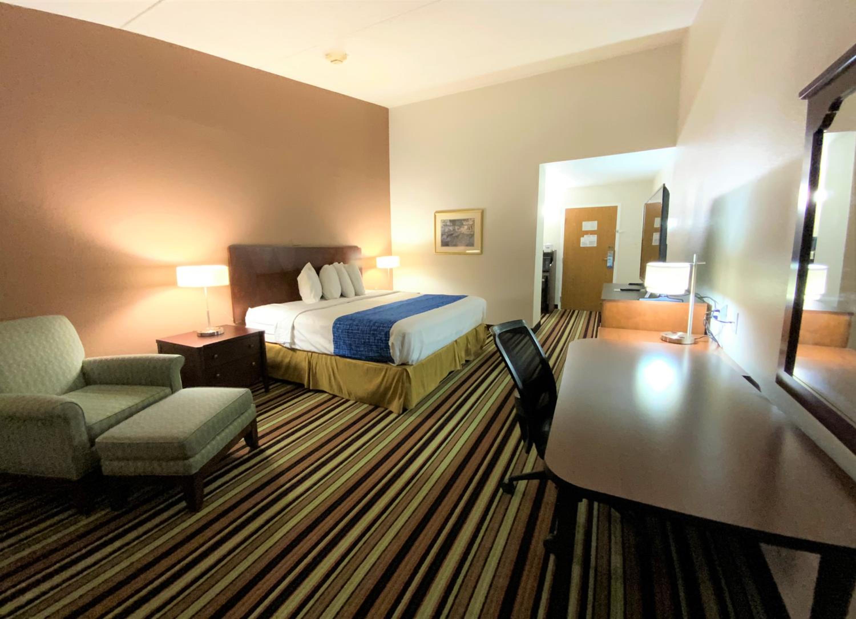 King Room - Non-Smoking - Photo 5