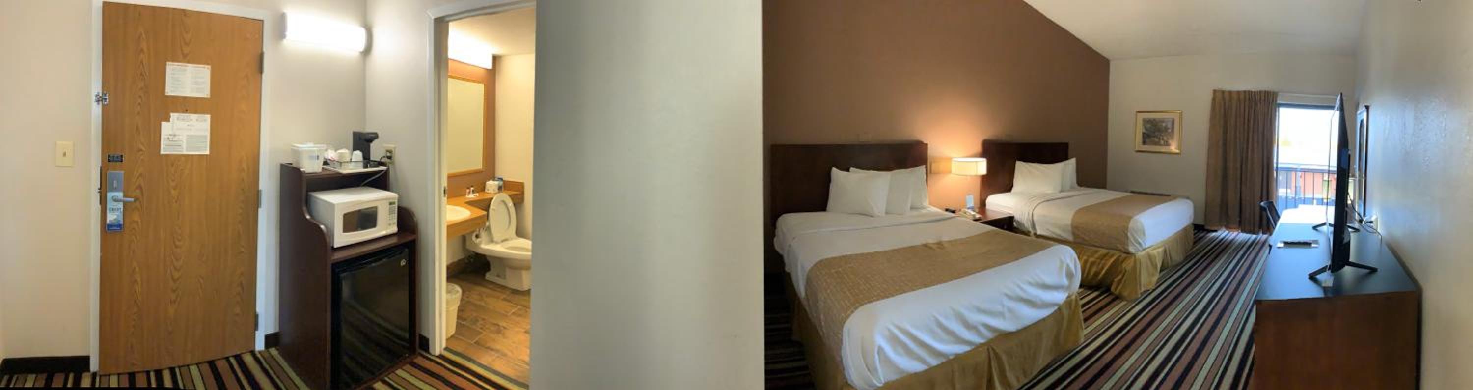 Queen Room with Two Queen Beds - Non-Smoking - Photo 3
