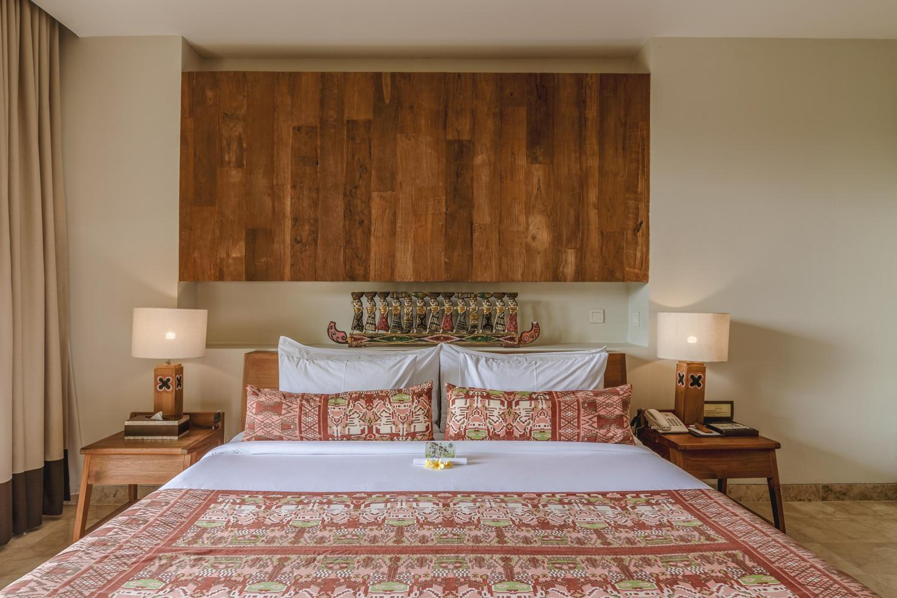 The Lotus Pond Suite  photo 2