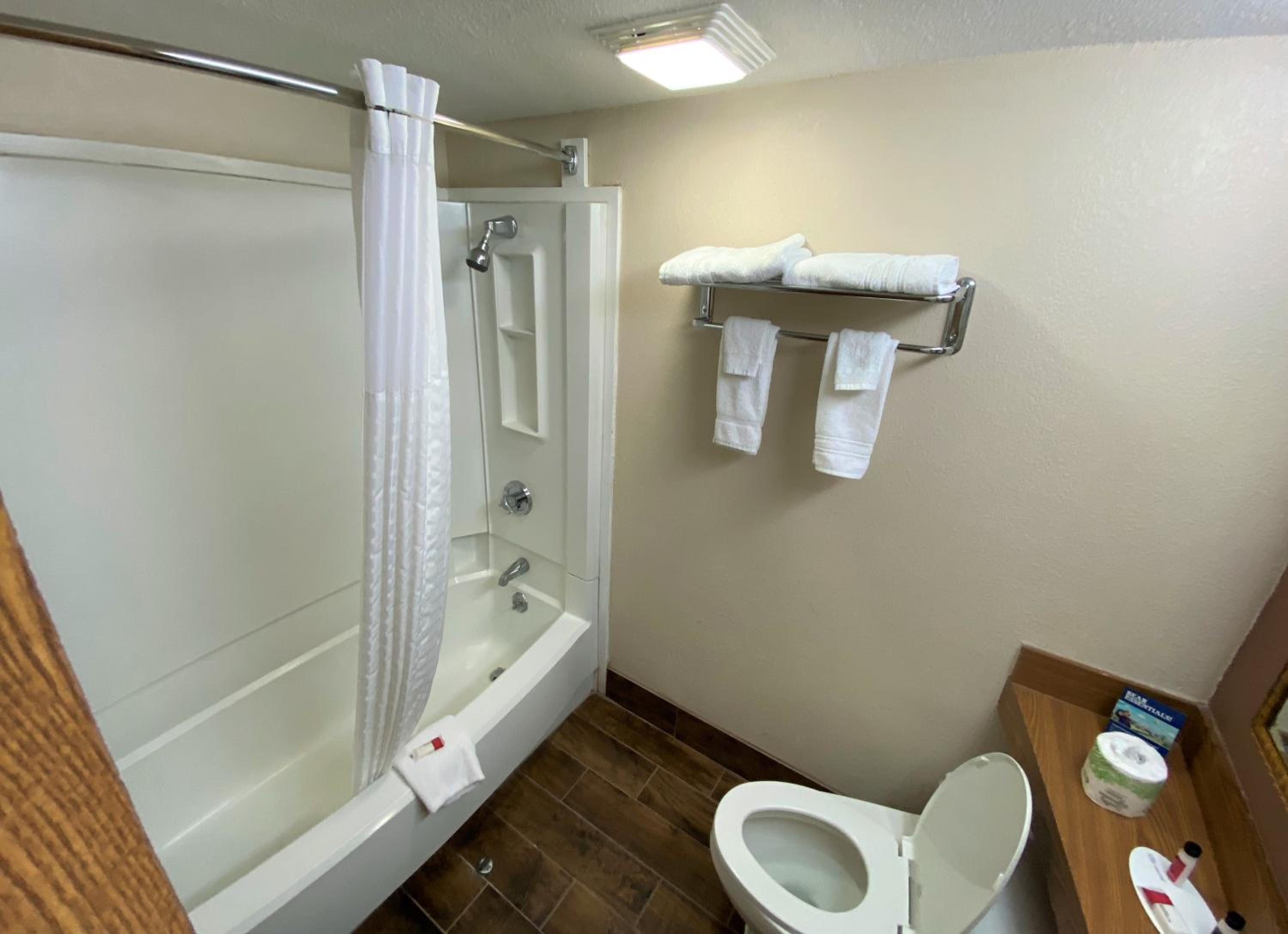 King Room - Non-Smoking - Photo 2