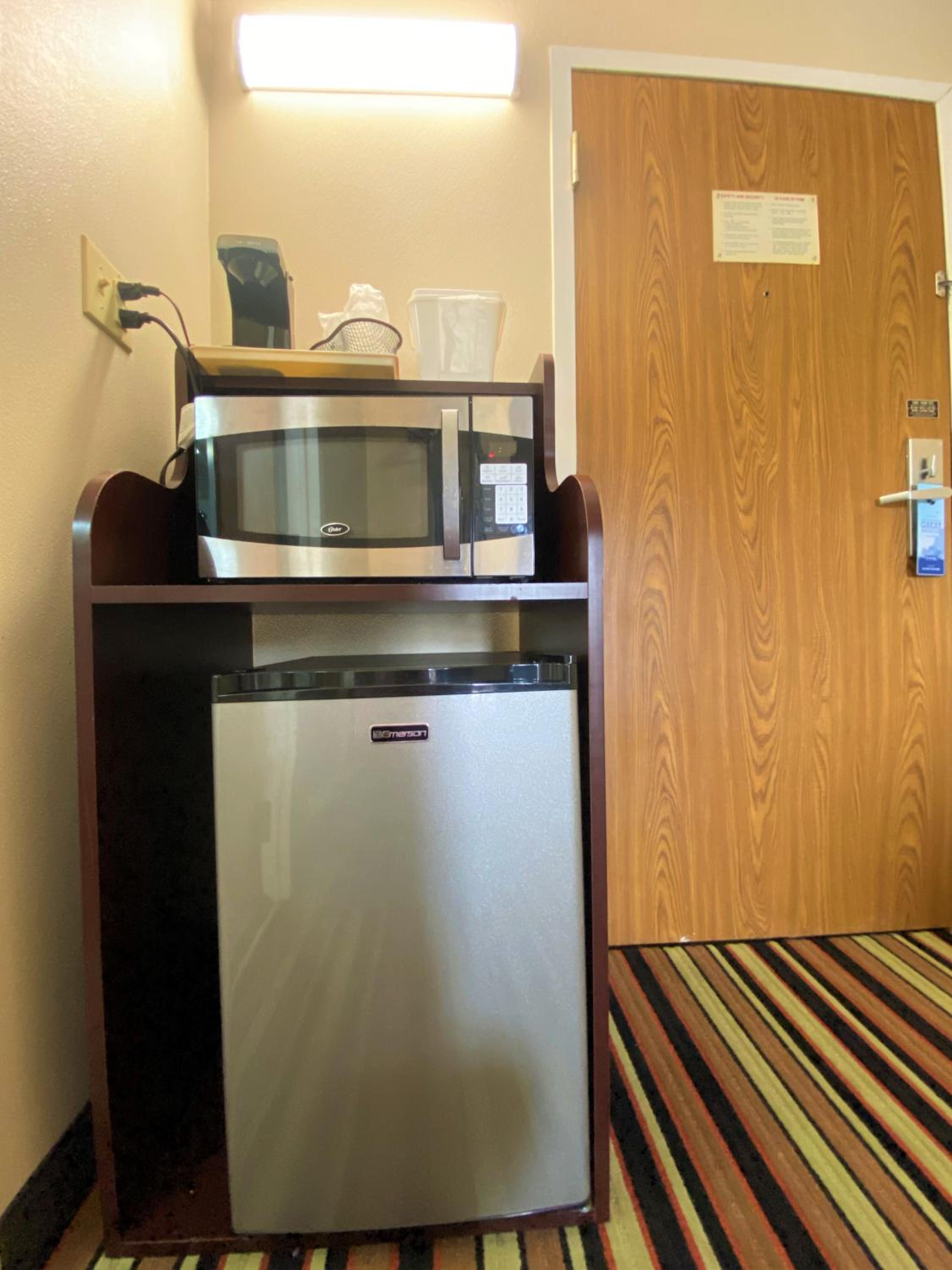King Room - Non-Smoking - Photo 4