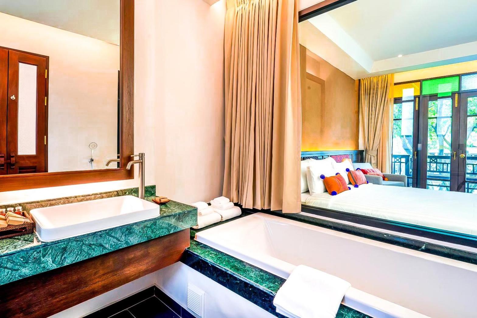 Grand Deluxe Double Room with Balcony - Photo 4