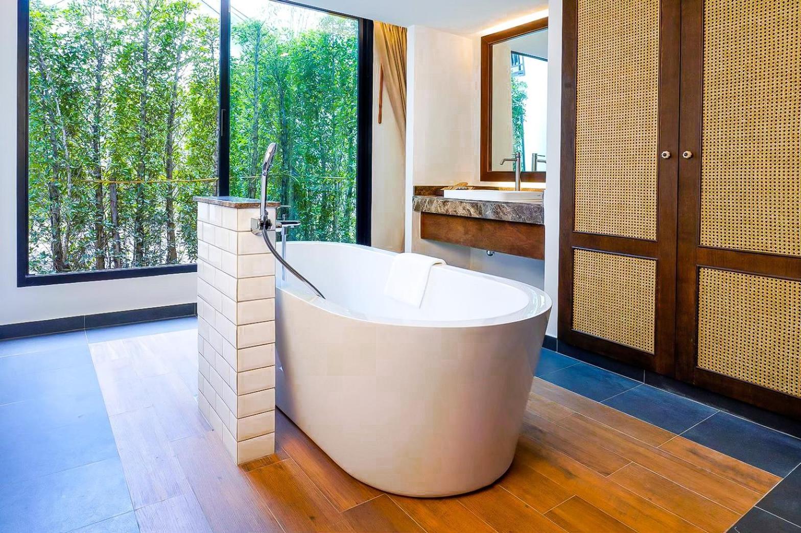 Grand Deluxe Double Bedroom - Photo 9