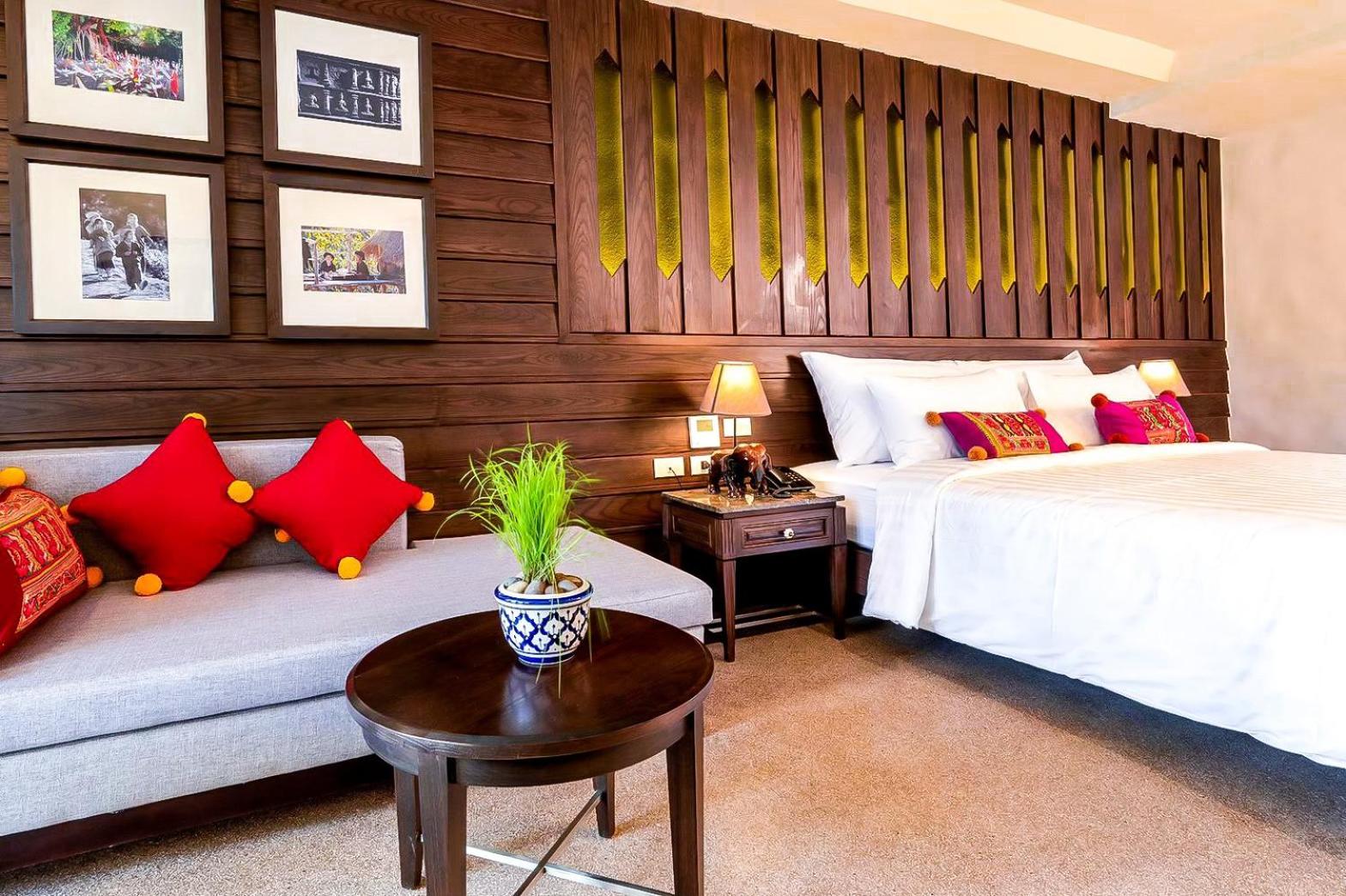 Grand Deluxe Double Bedroom - Photo 2