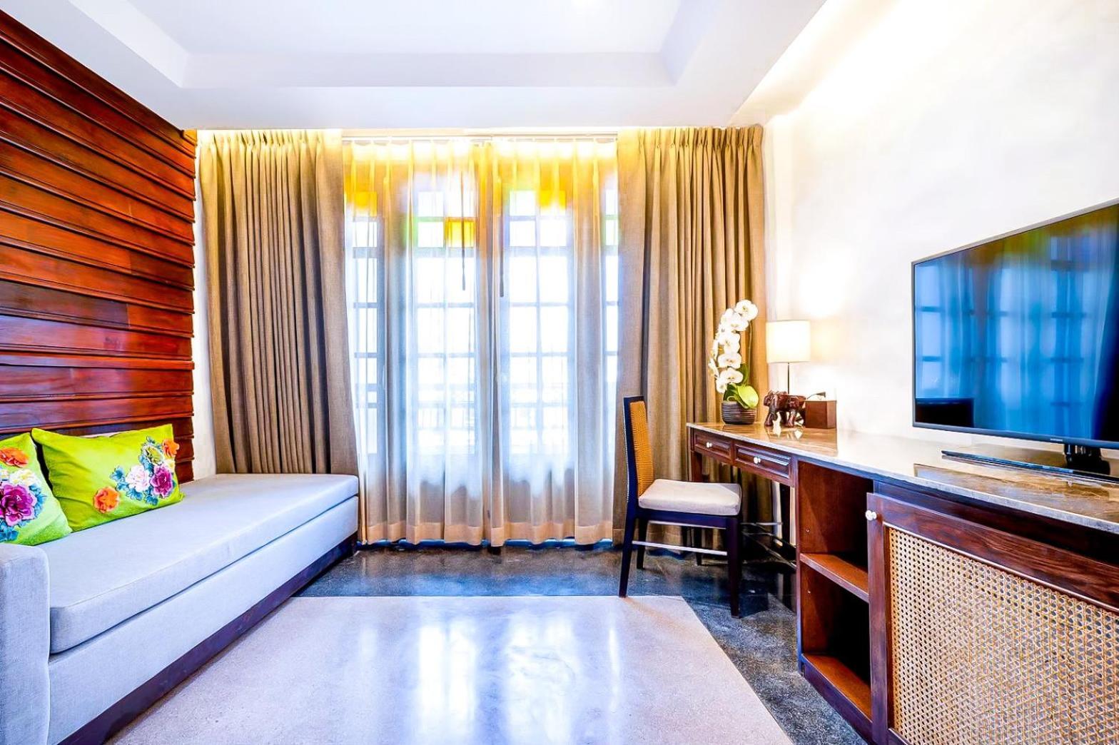 Grand Deluxe Double Bedroom - Photo 14