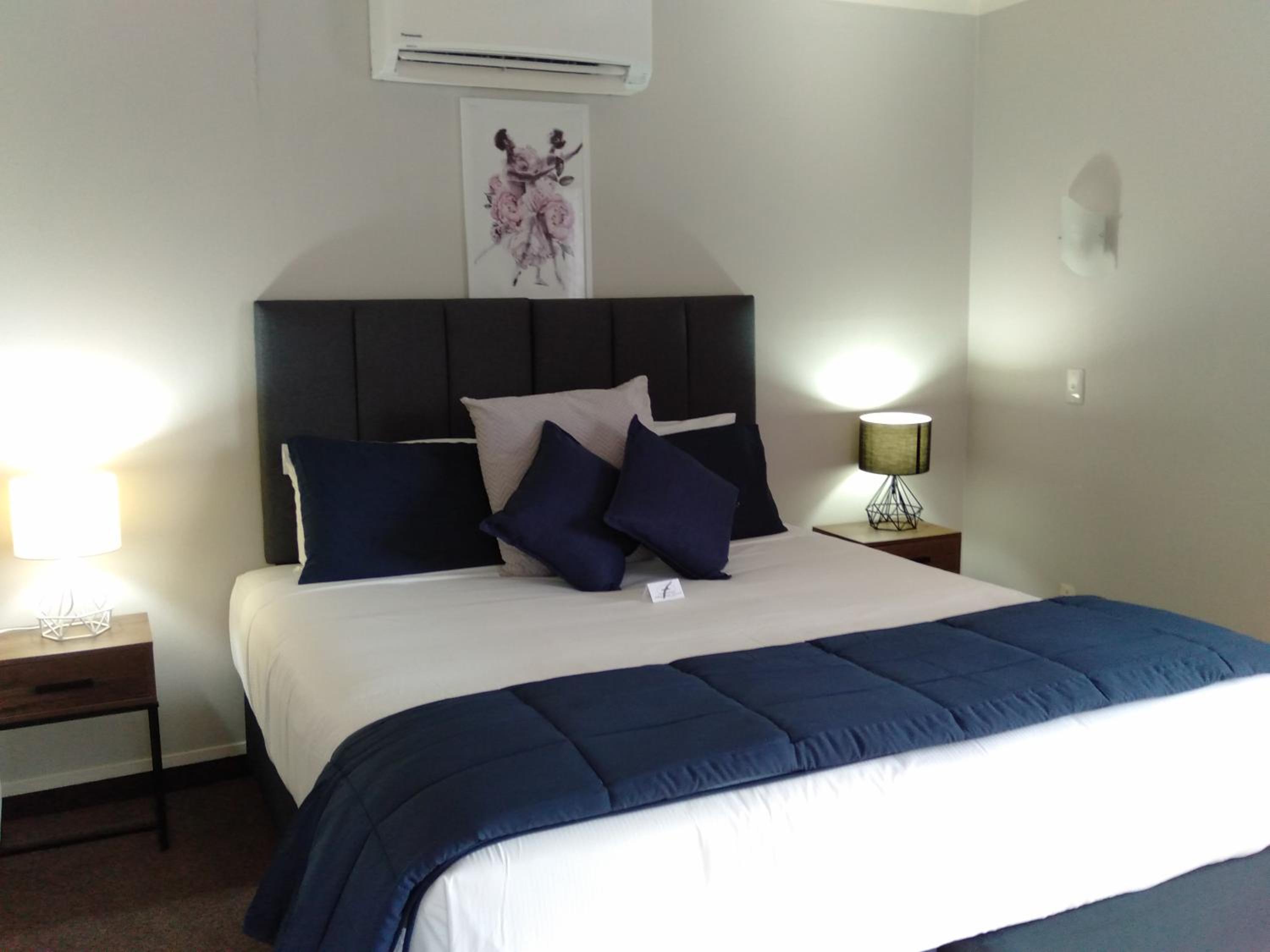 One-Bedroom Apartment - Photo 11