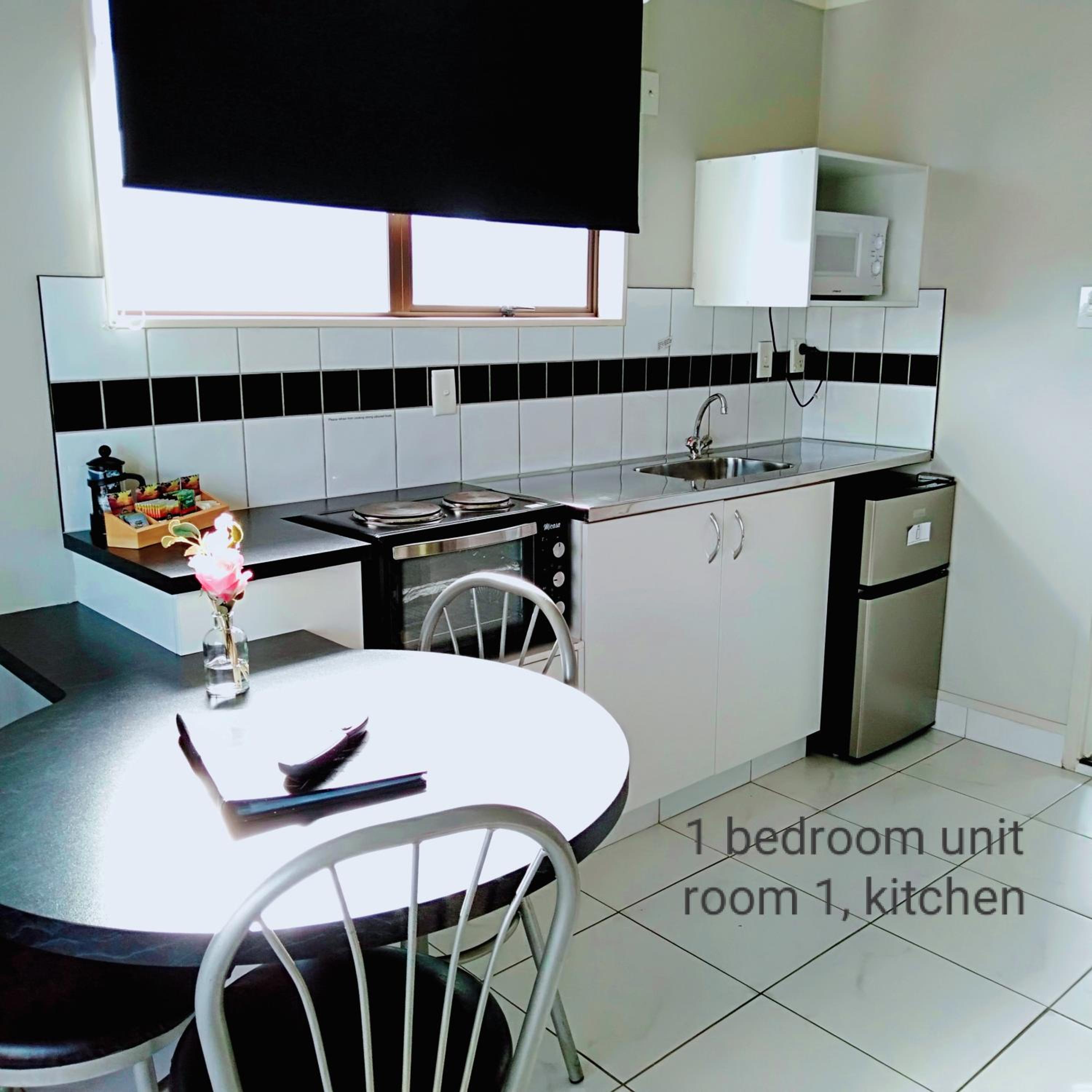 One-Bedroom Apartment - Photo 2
