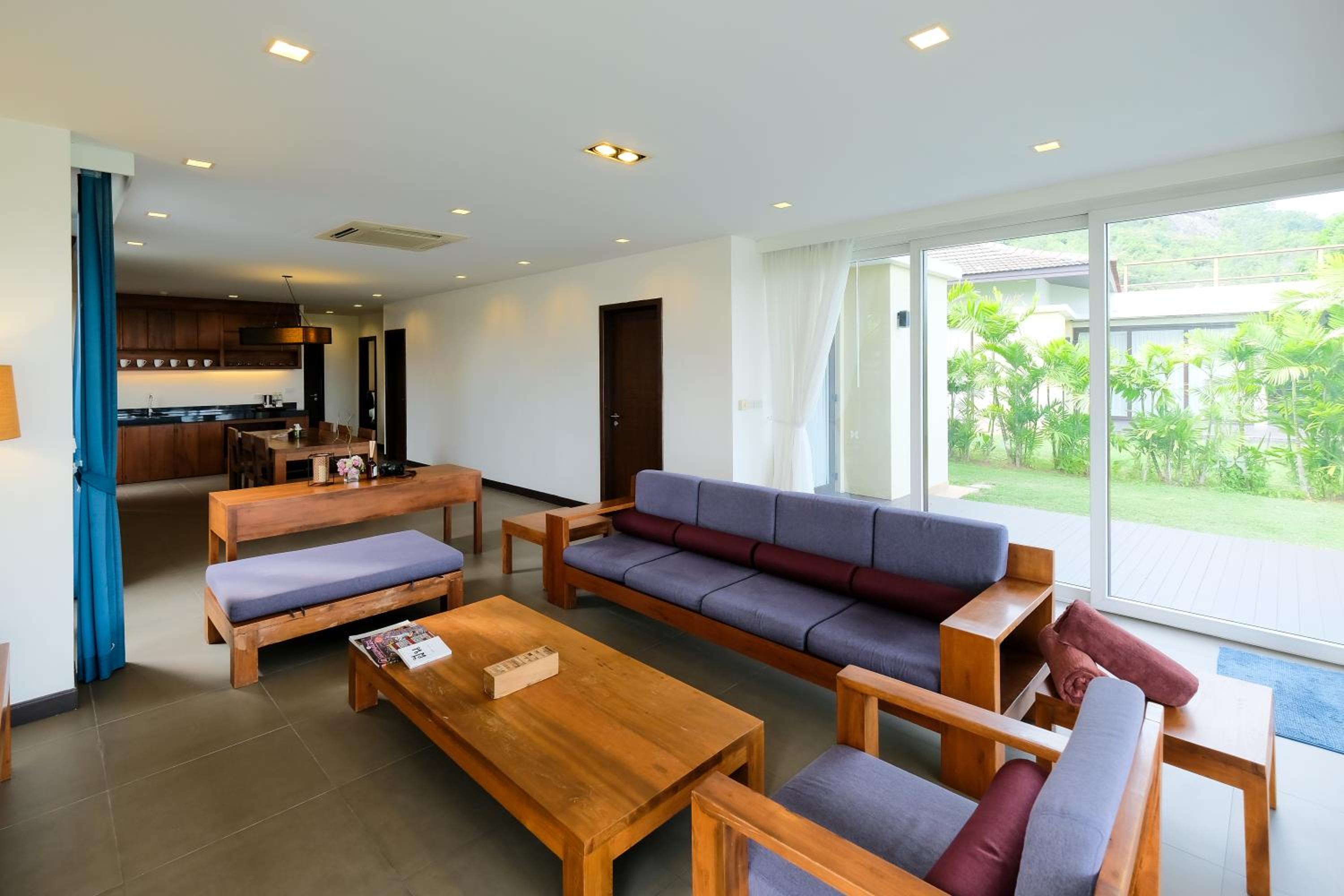 Three-Bedroom Villa photo 2