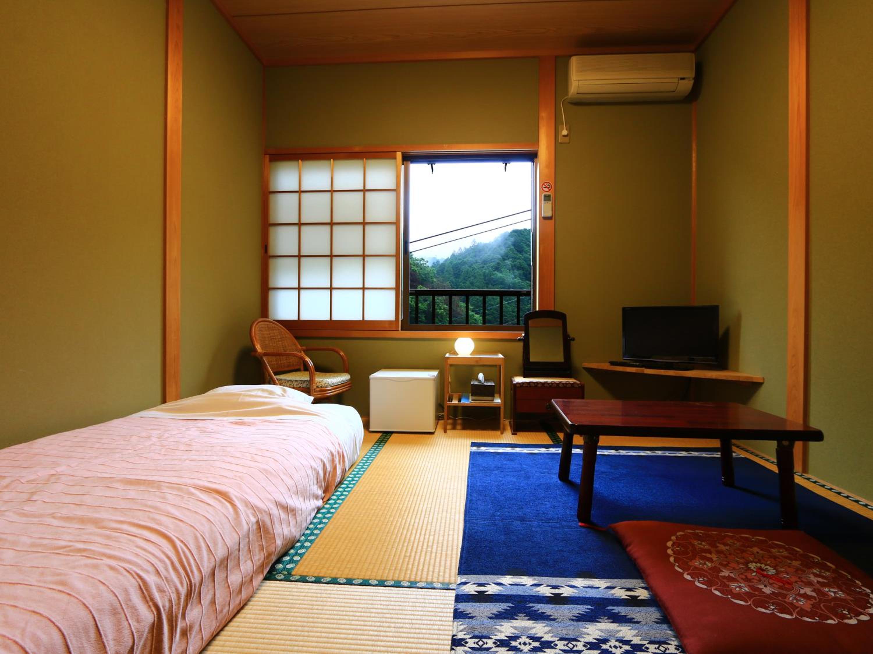Single Room with Tatami Floor with Shared Bathroom photo 1