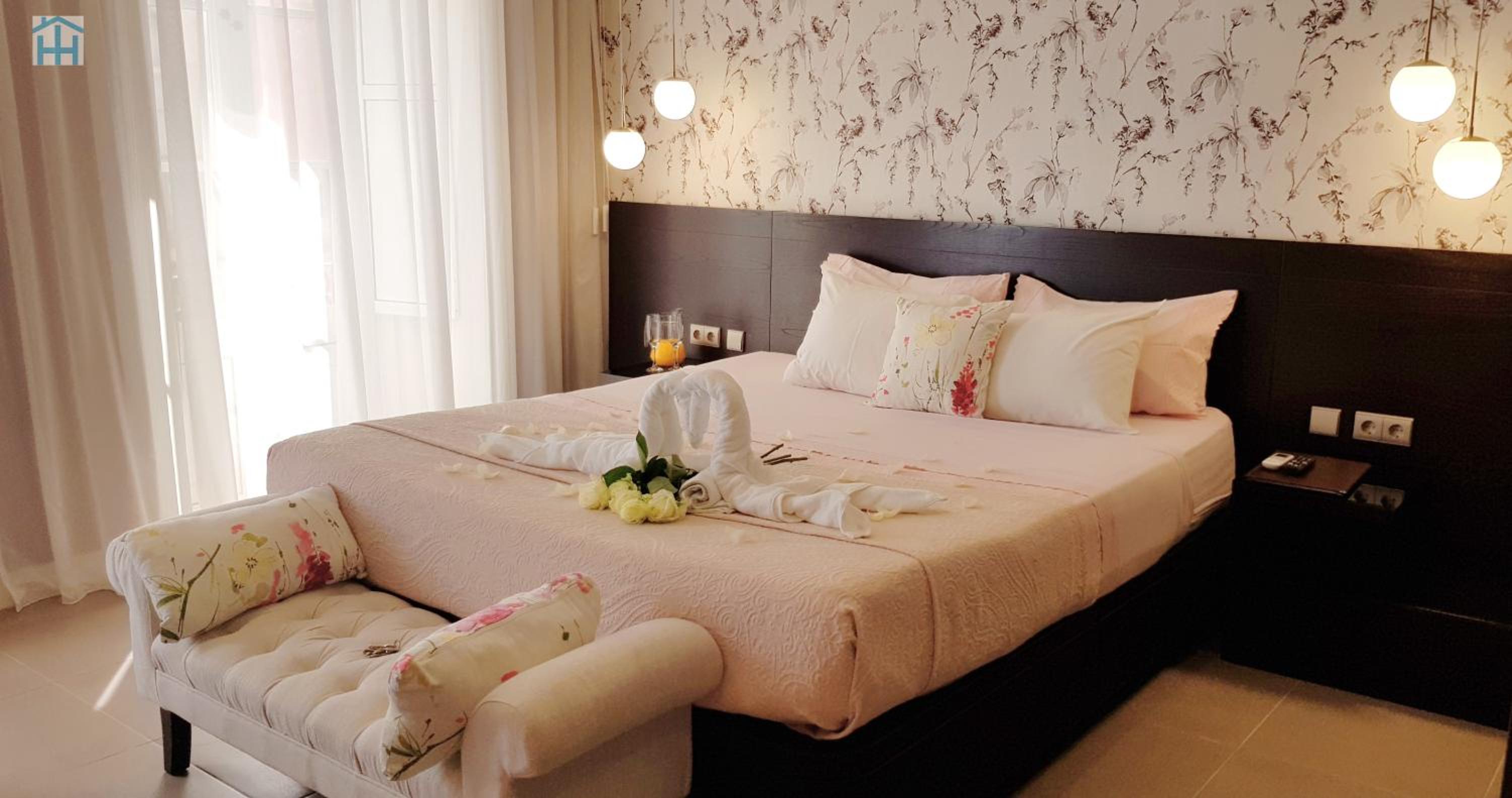 Deluxe King Room photo 1
