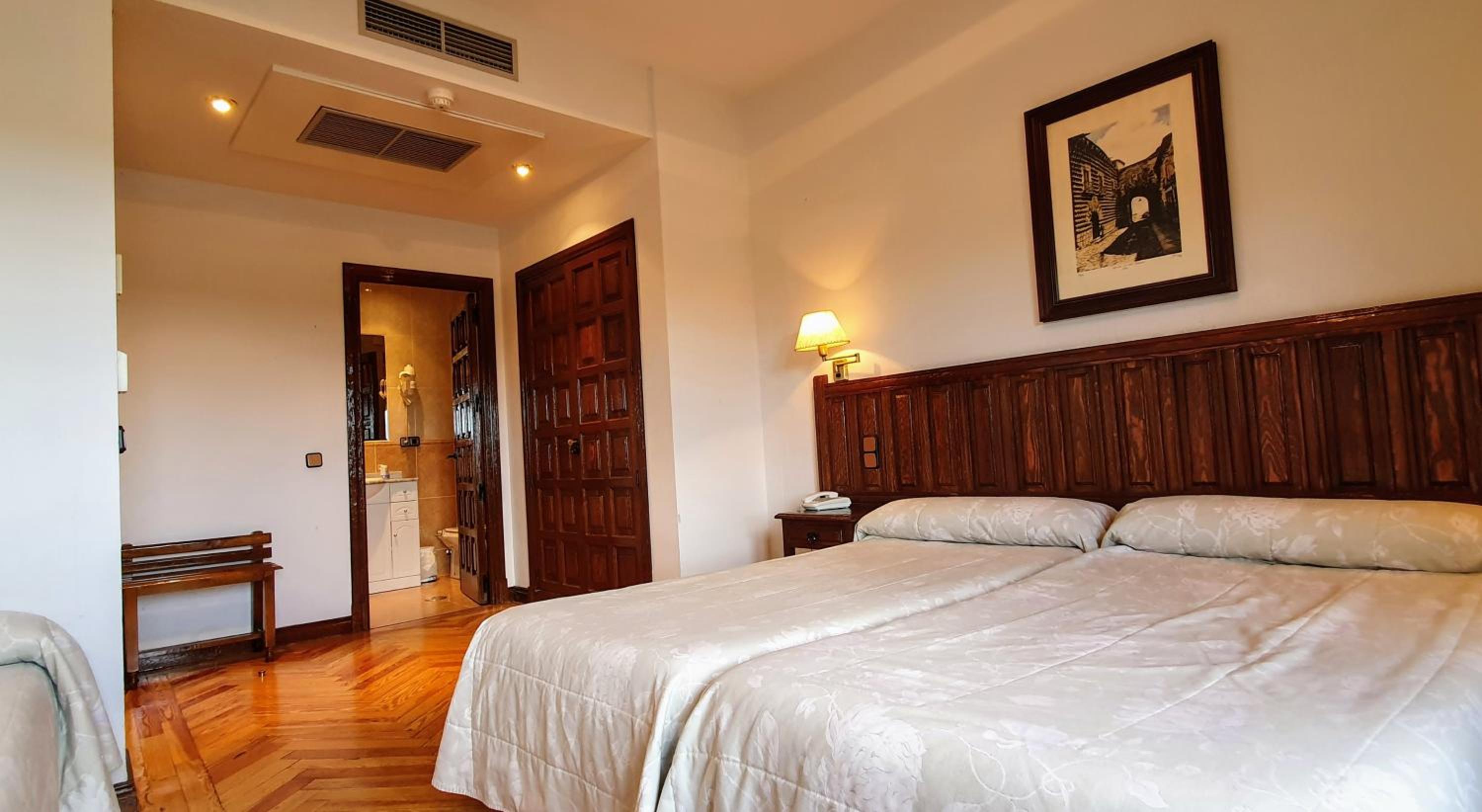Habitación Triple (2 adultos + 1 niño o 3 adultos)