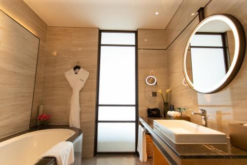 Deluxe Room - Photo 4