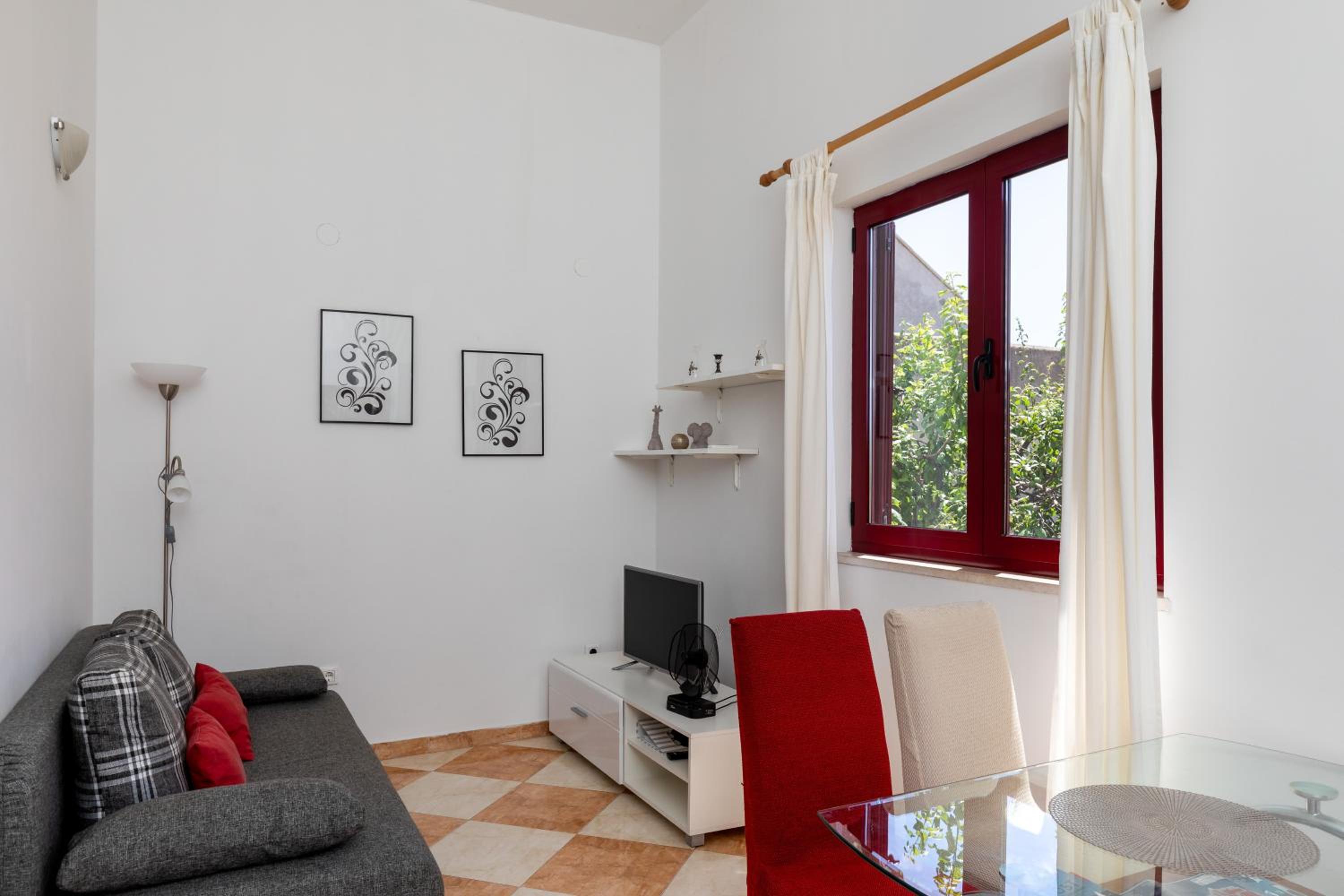One-Bedroom Apartment With Terrace And Garden View
