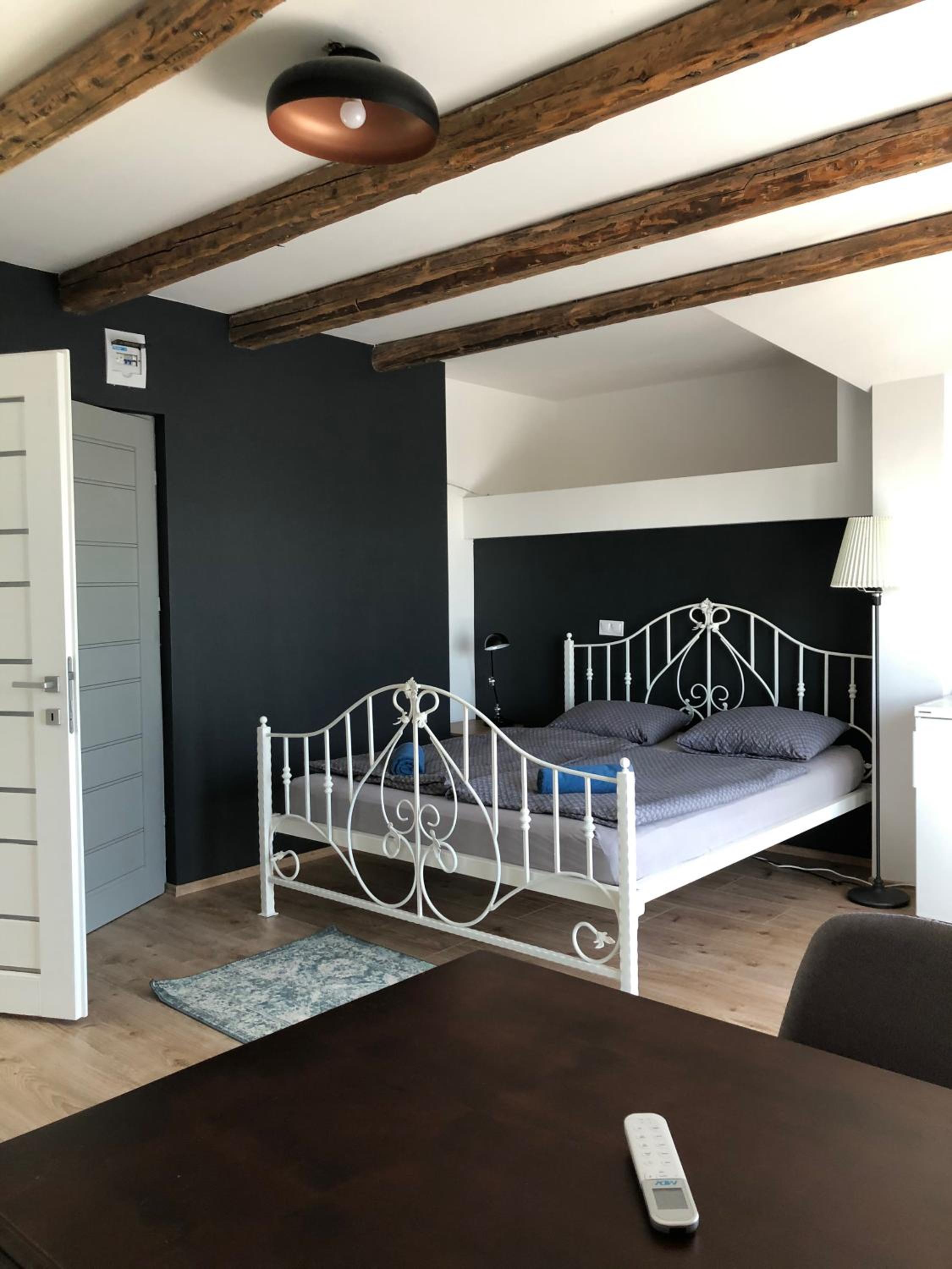 Deluxe Queen Room - Photo 7