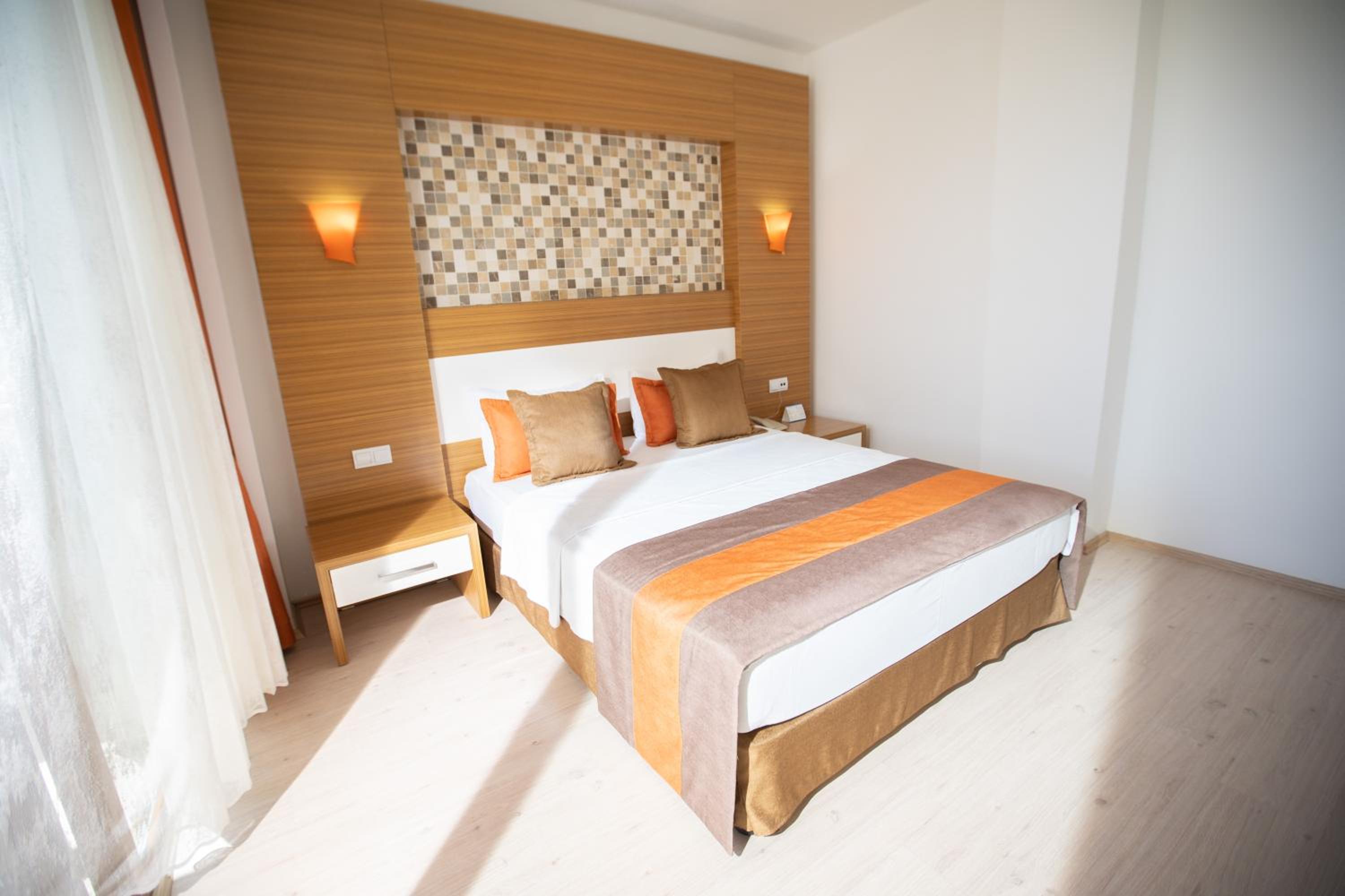 Suite - Photo 7