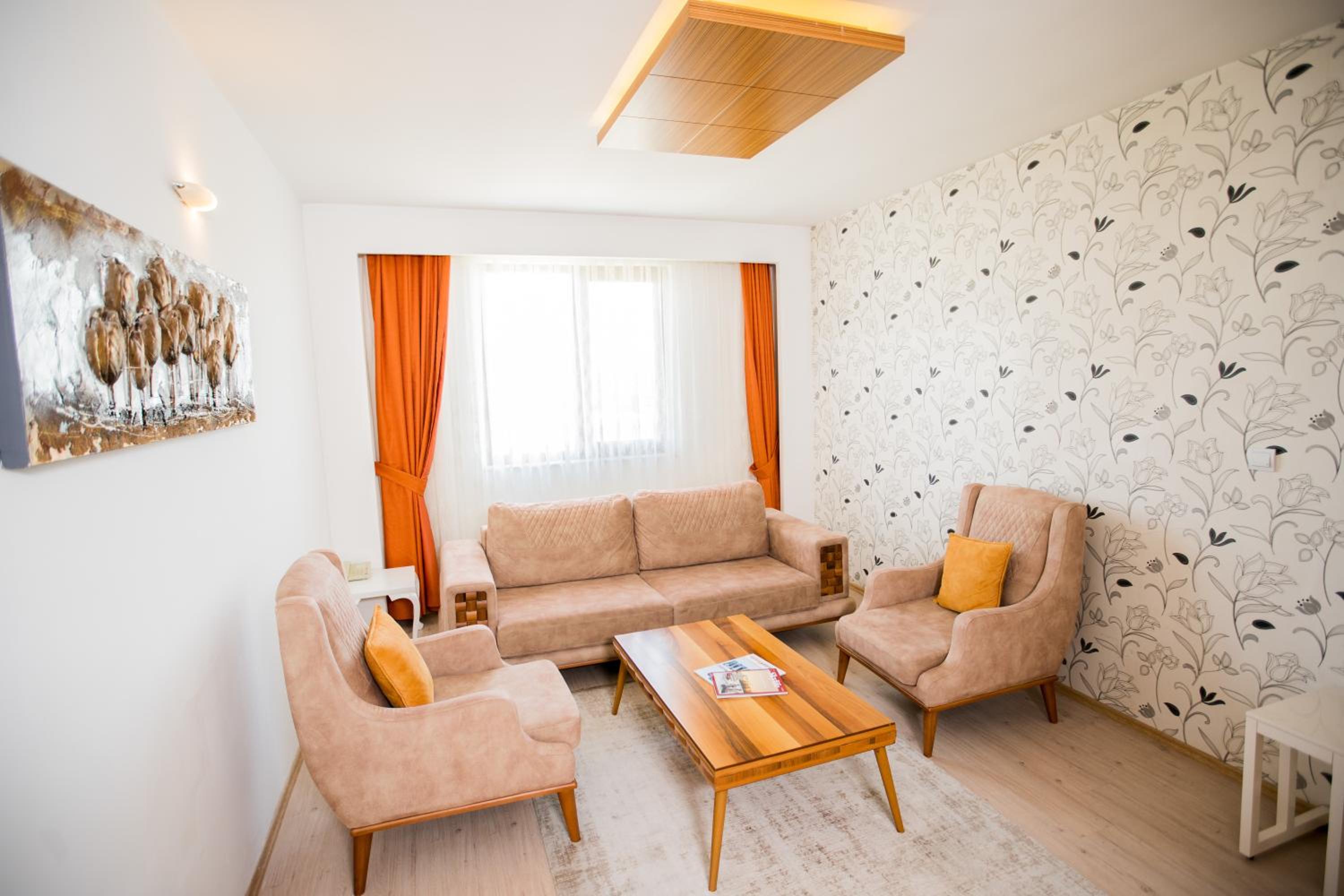 Suite - Photo 8