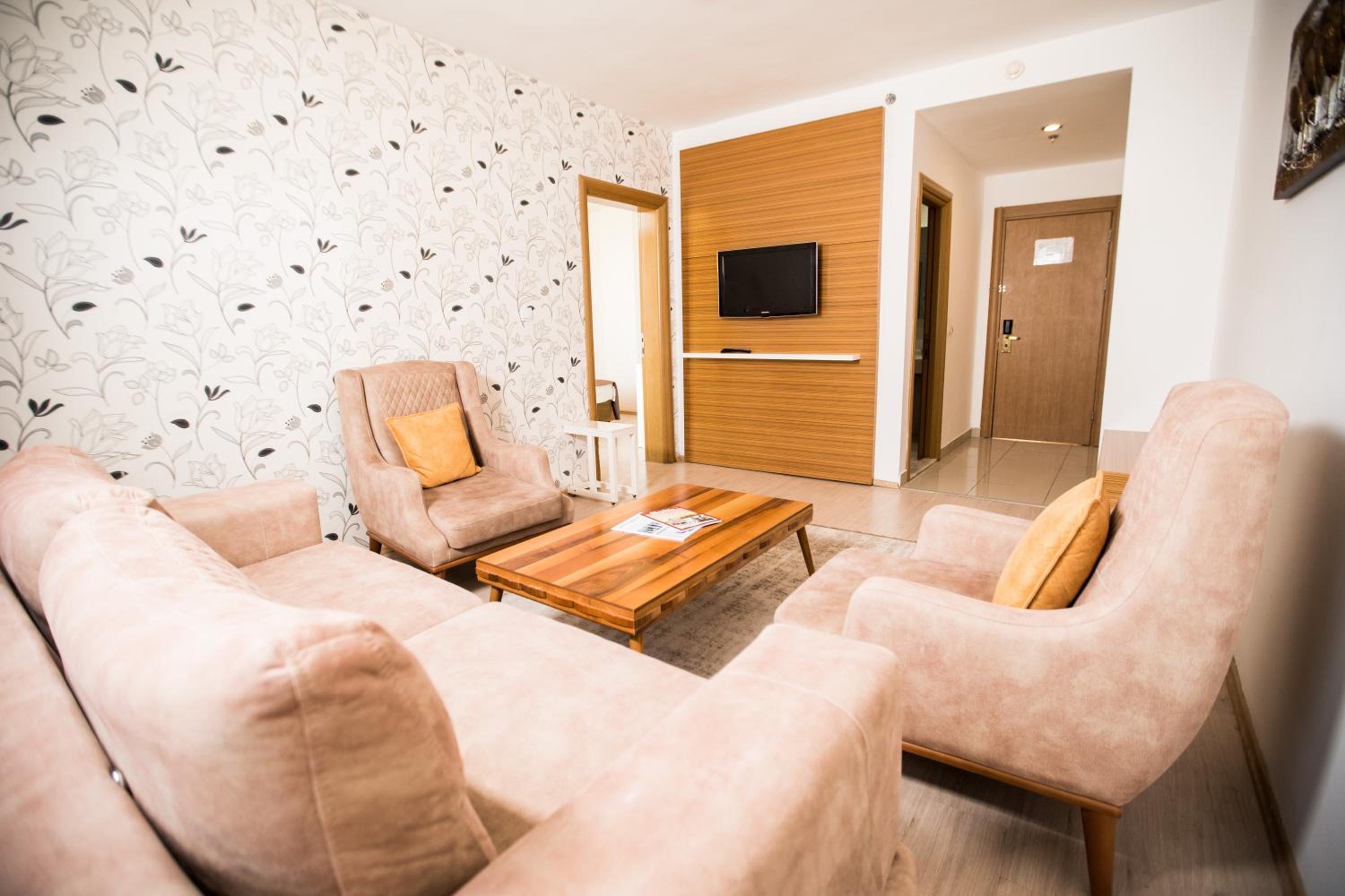 Suite - Photo 2