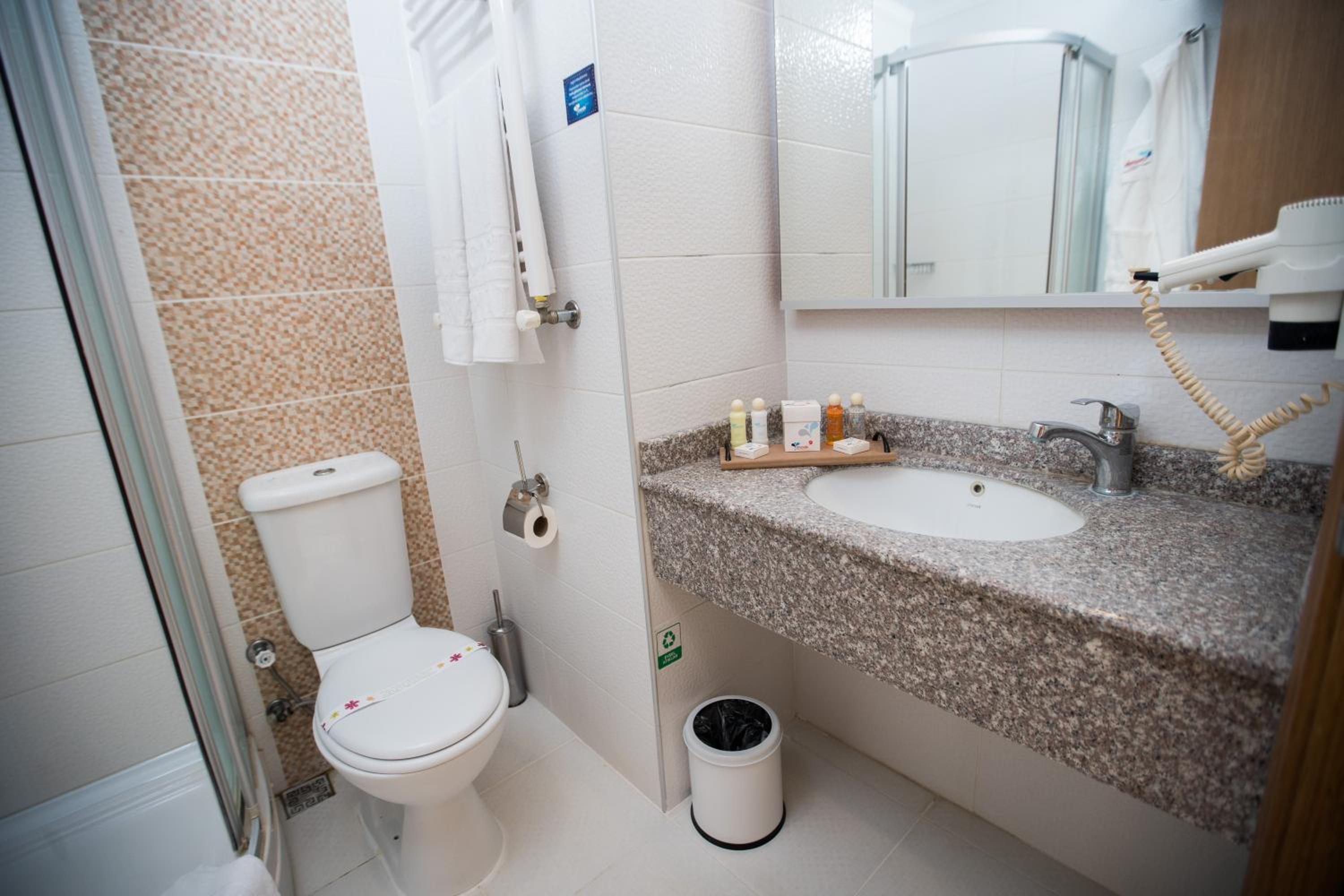 Suite - Photo 10