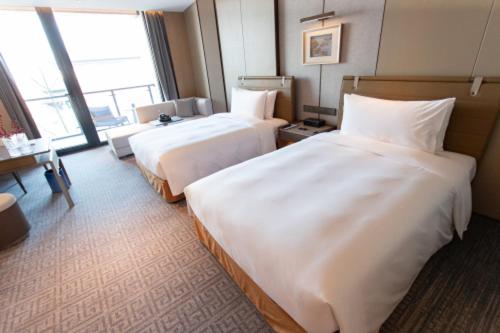 Twin Room With Mountain View