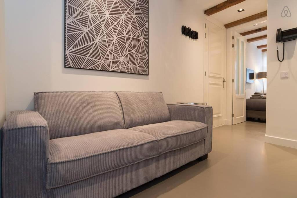 One-Bedroom Apartment photo 3