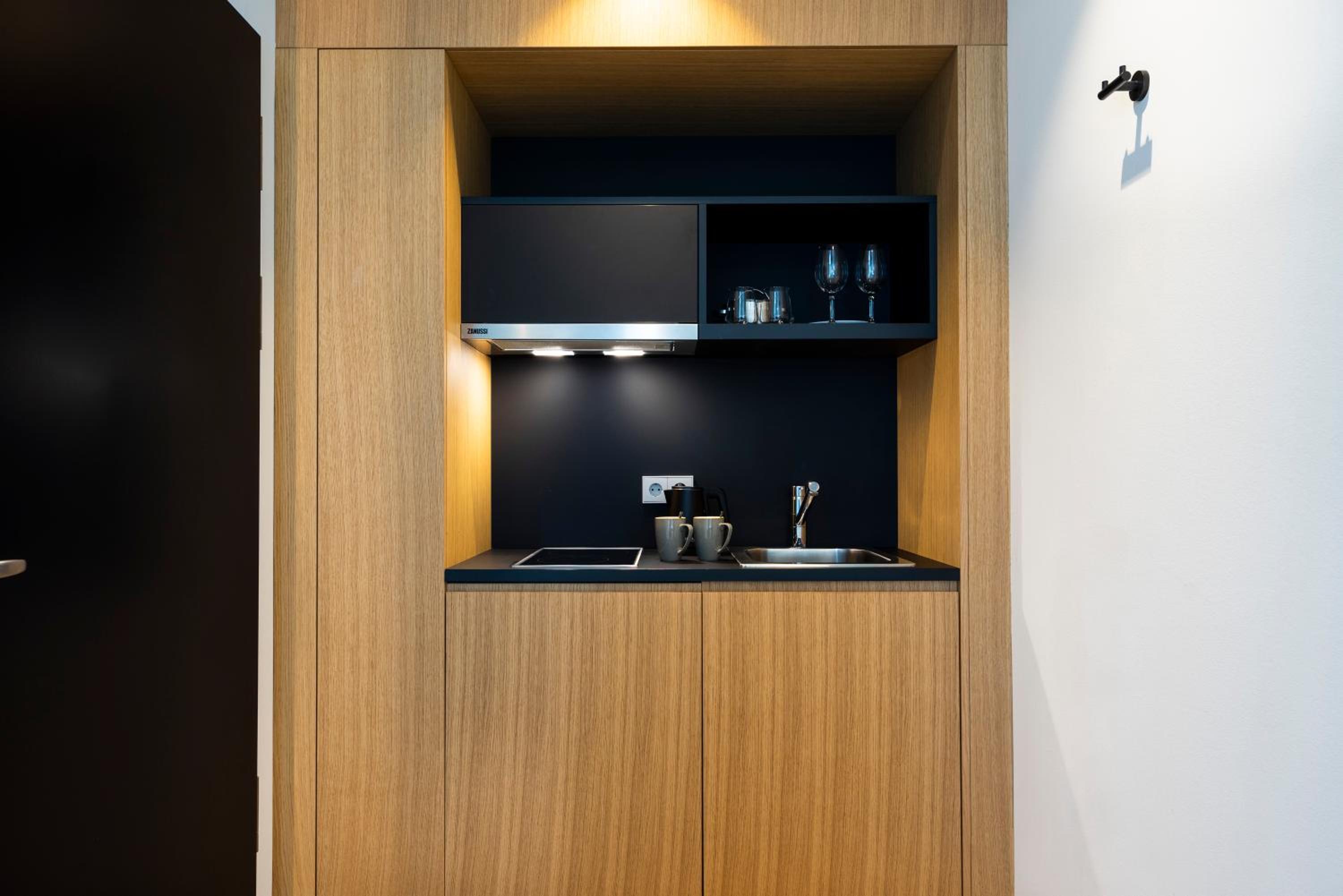 Large Studio with Kitchenette photo 2
