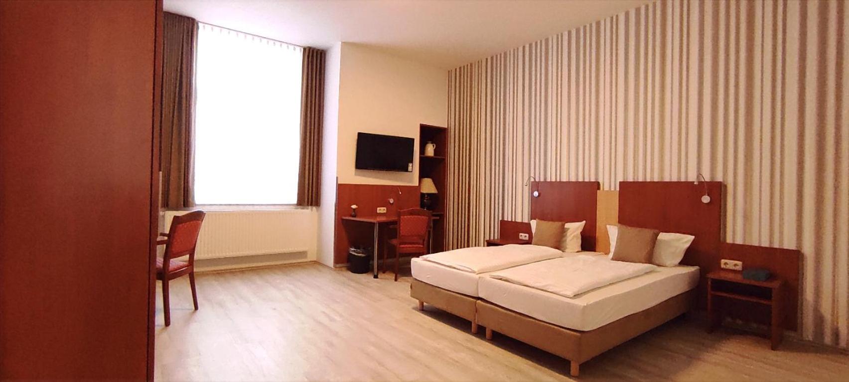 Superior King Room - Photo 7