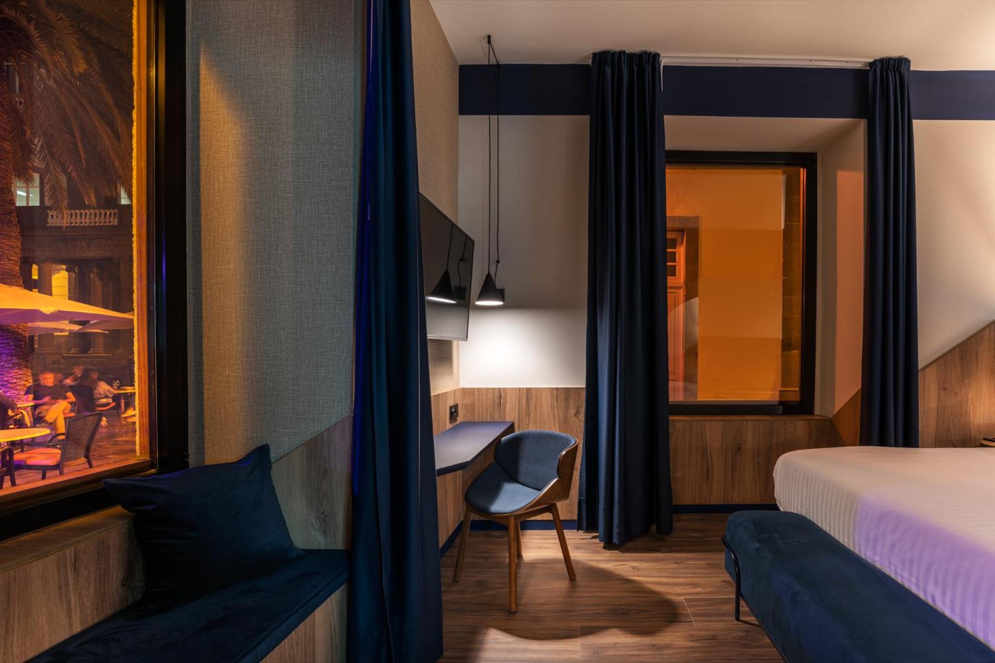 Deluxe Double or Twin Room thumbnail 6