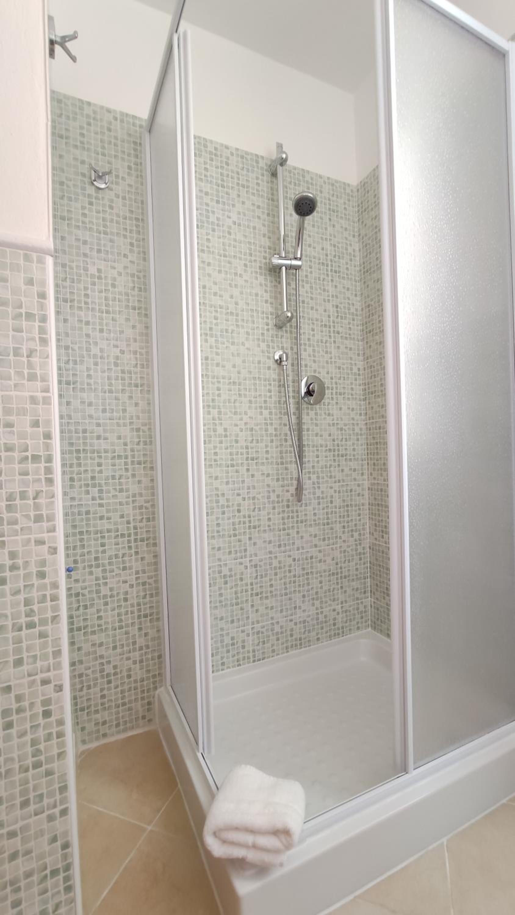 Single Room with Bathroom photo 3