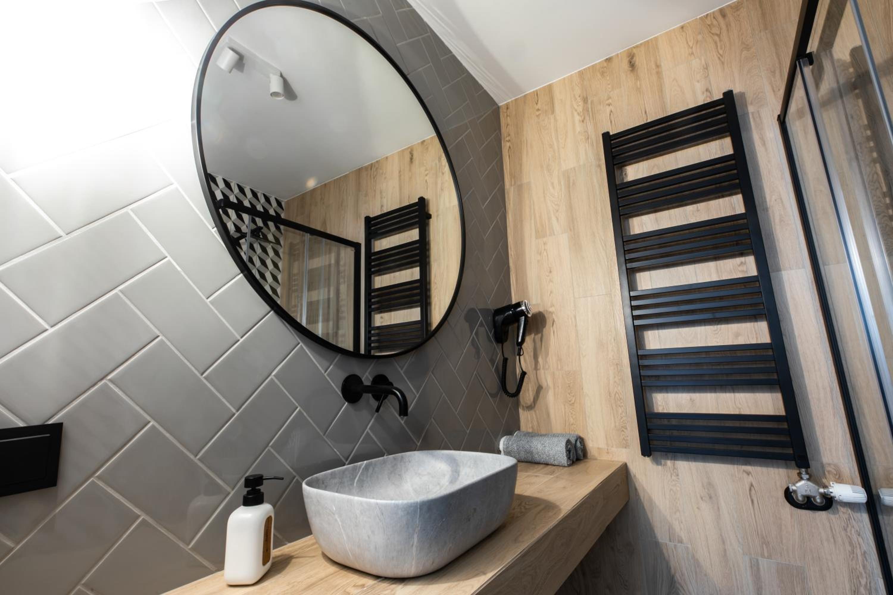 Double or Twin Room with Bathroom - Photo 10