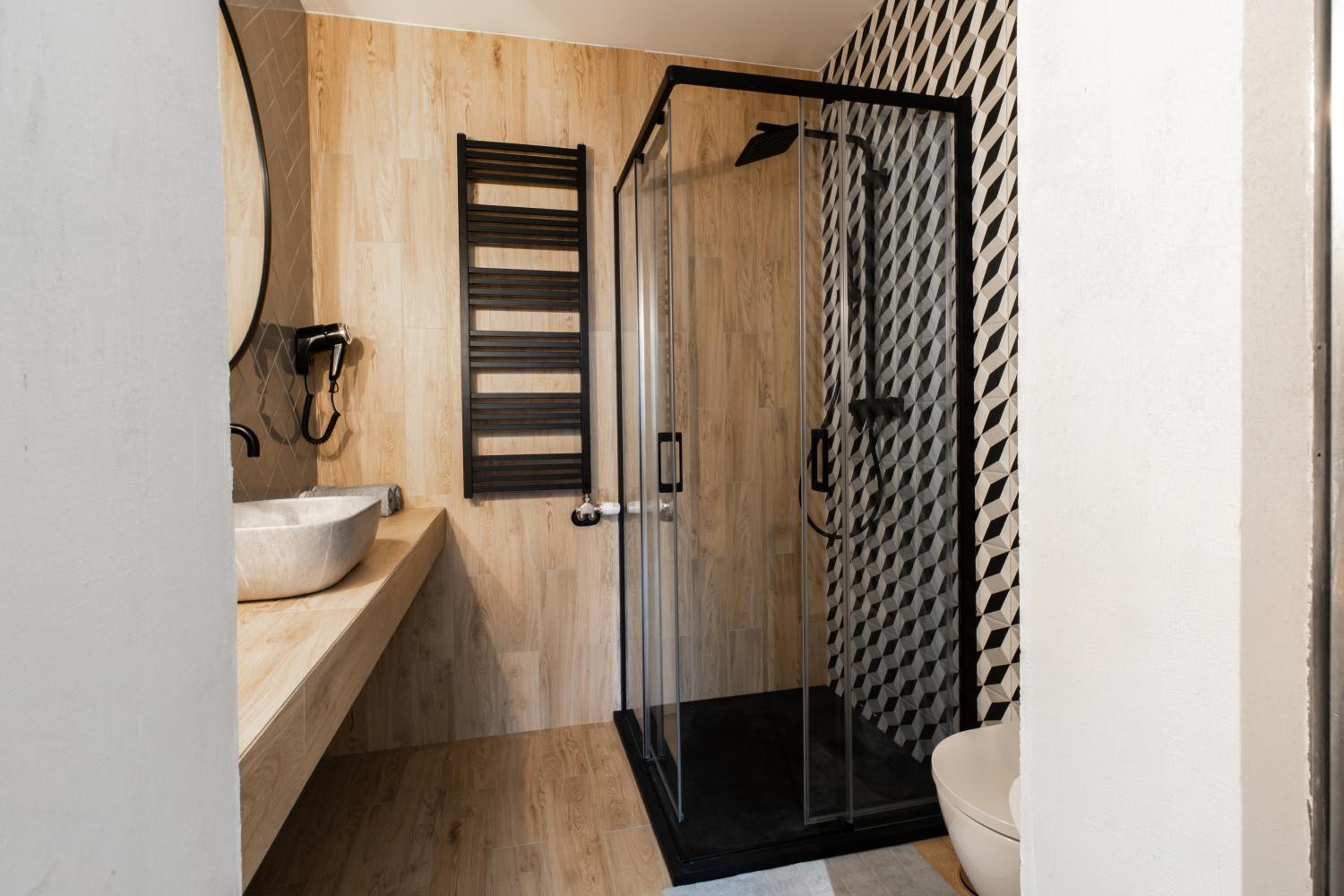 Double or Twin Room with Bathroom - Photo 9
