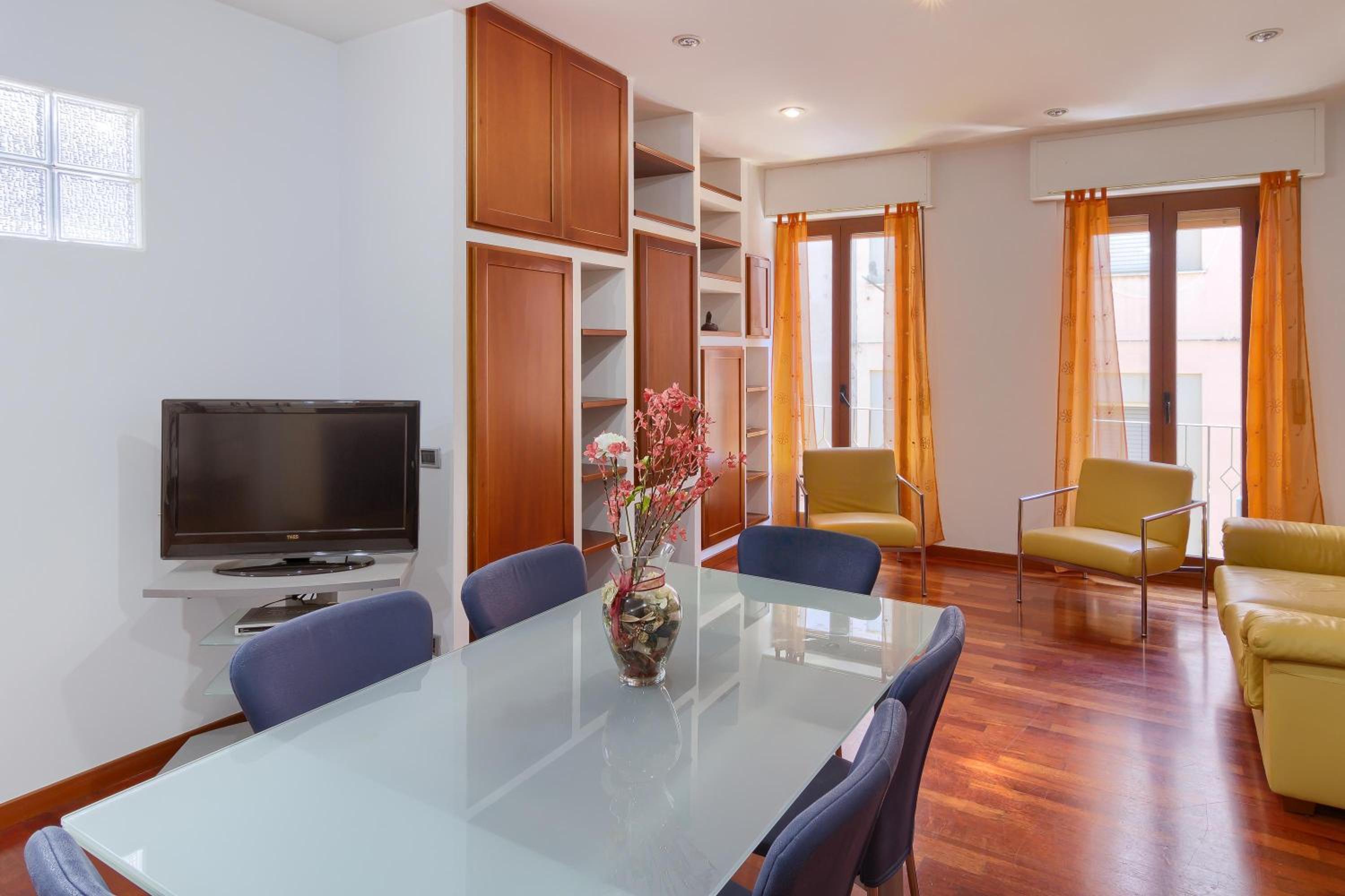 Two-Bedroom Deluxe Apartment with Balcony