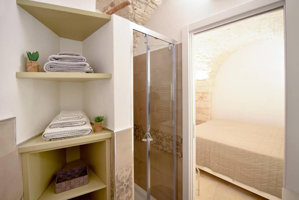 One-Bedroom House - Photo 37