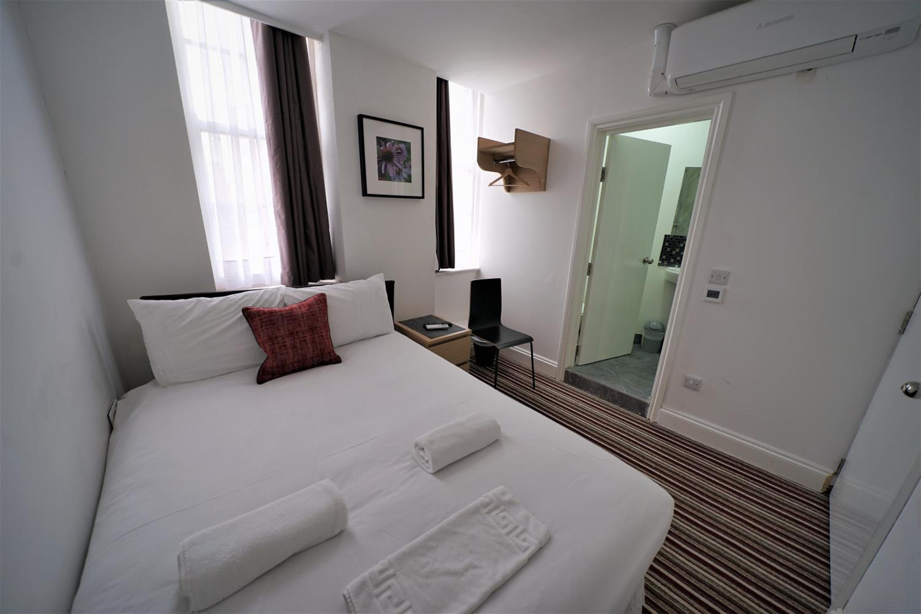 Standard Double Room photo 3