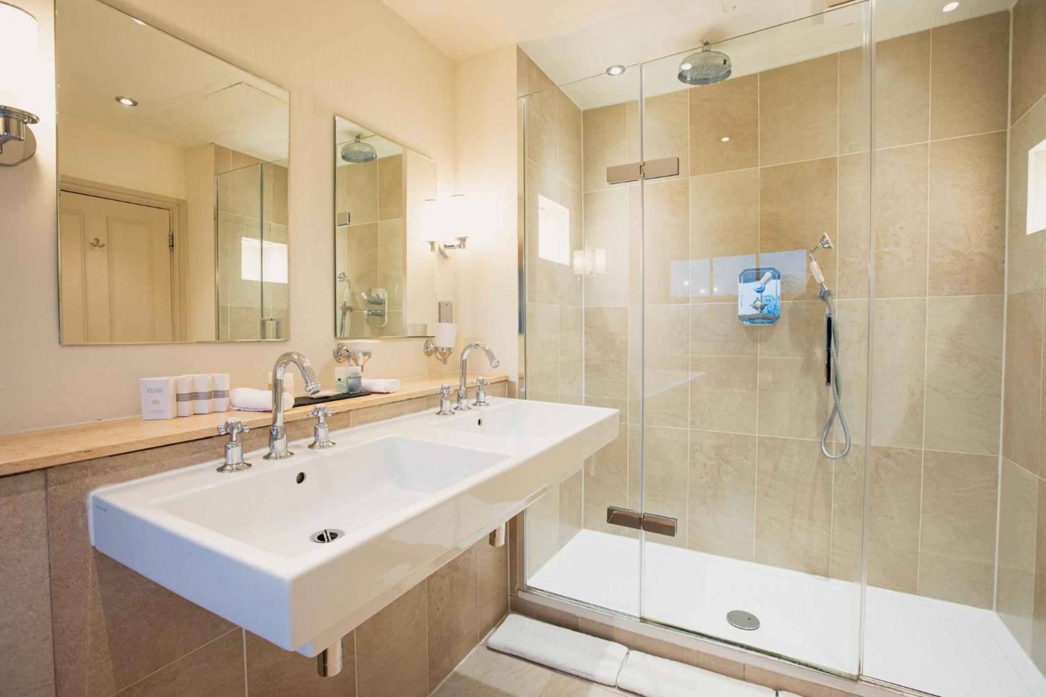Standard Double Room - Photo 2