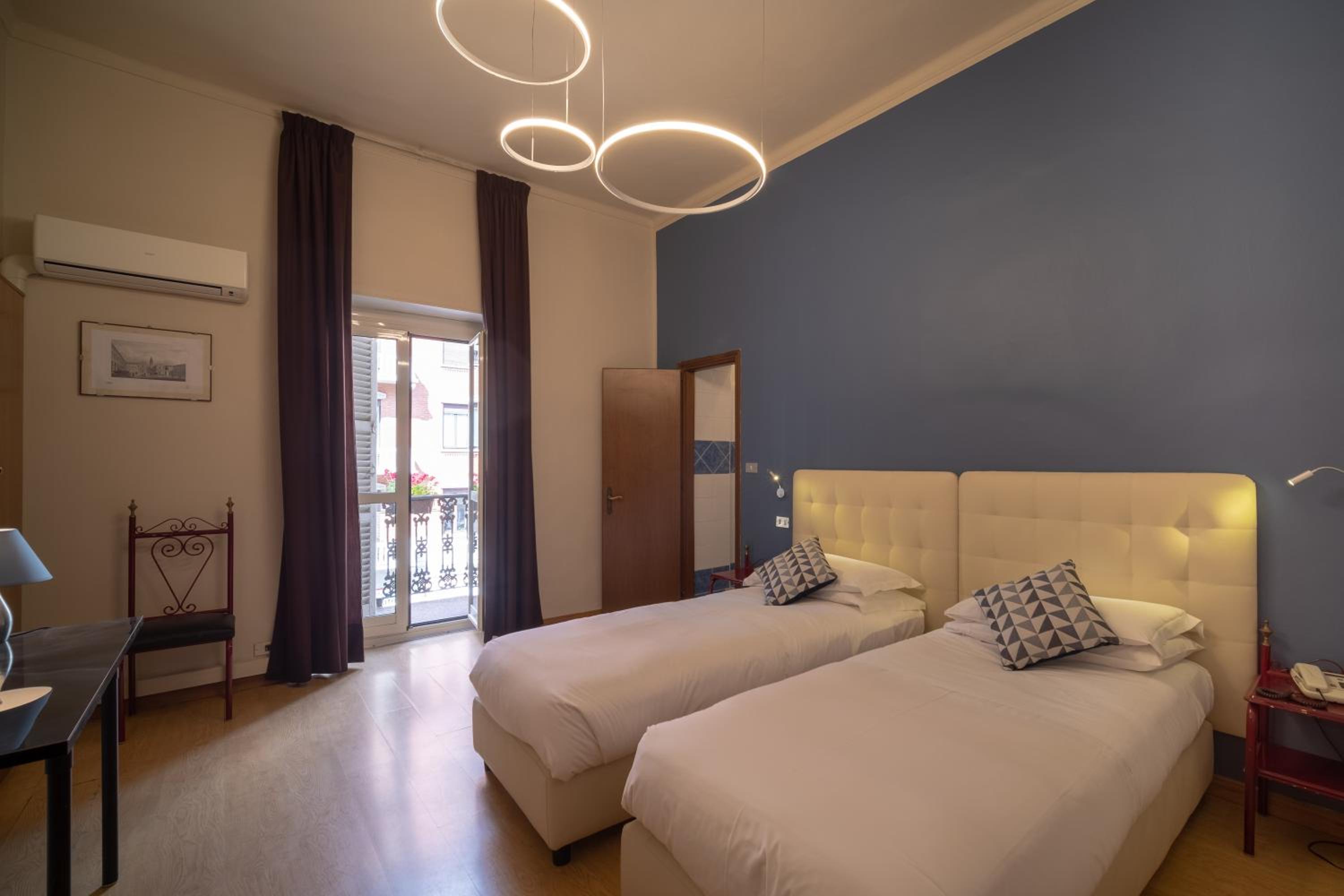 Twin Room - Photo 4