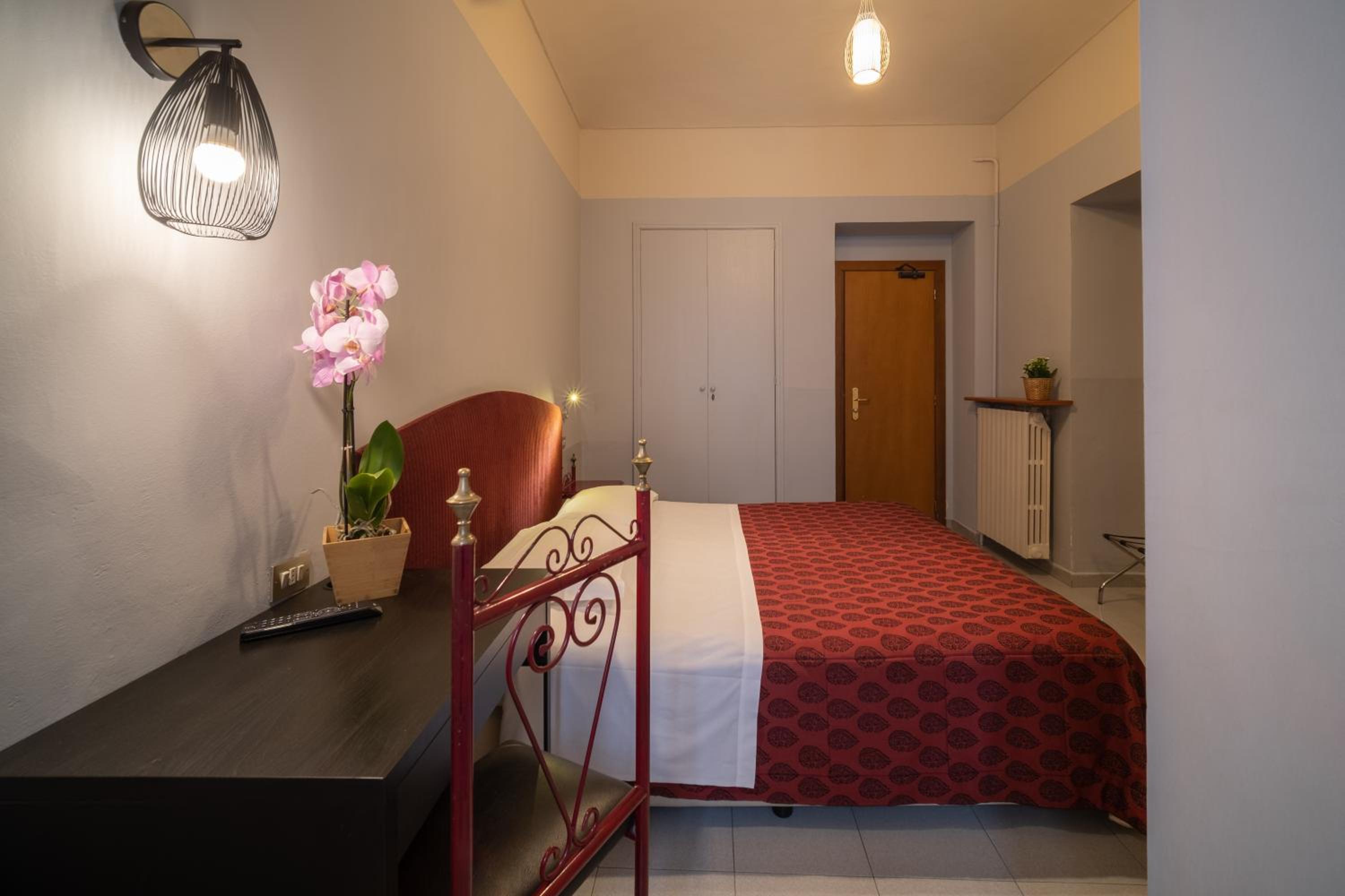 Standard Double Room - Photo 18