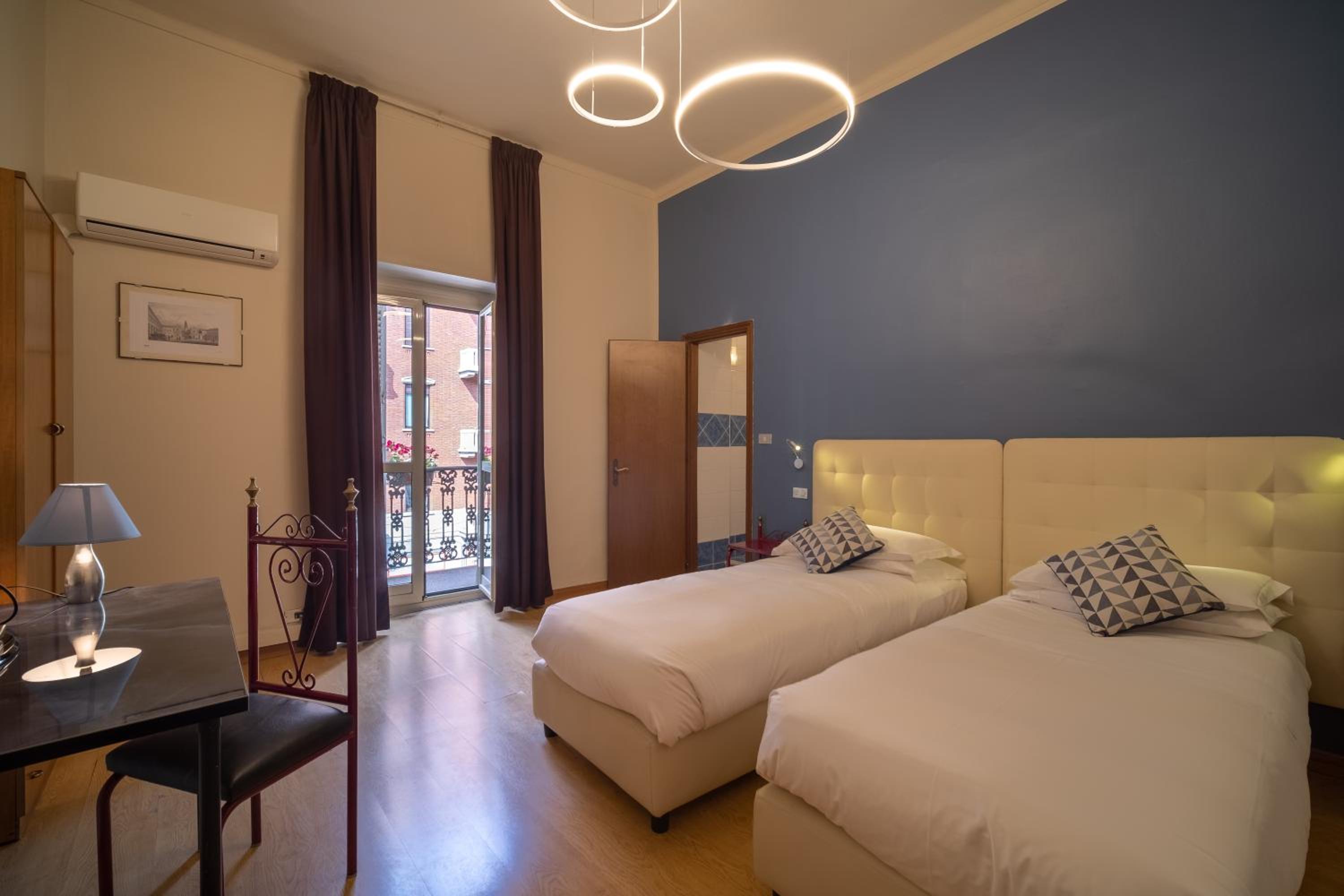 Twin Room - Photo 6