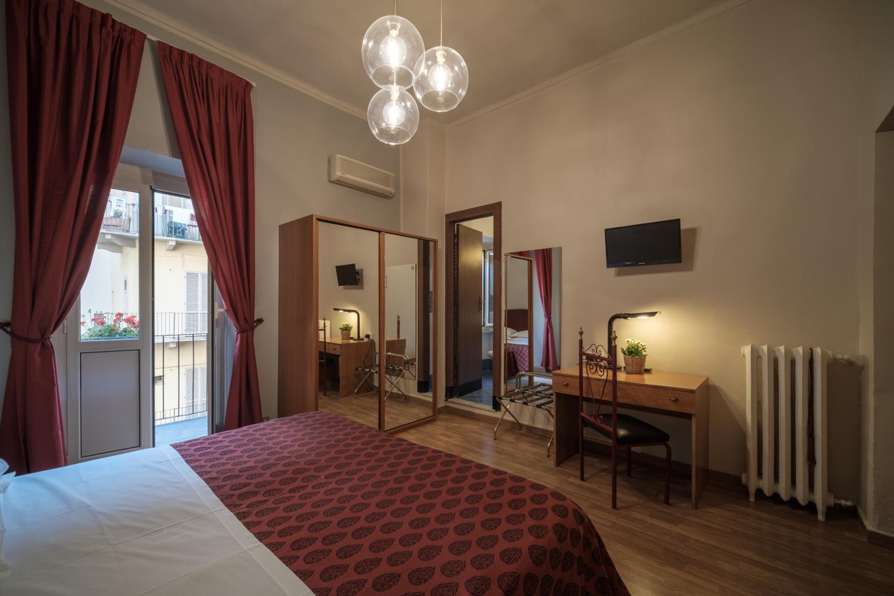 Twin Room - Photo 9