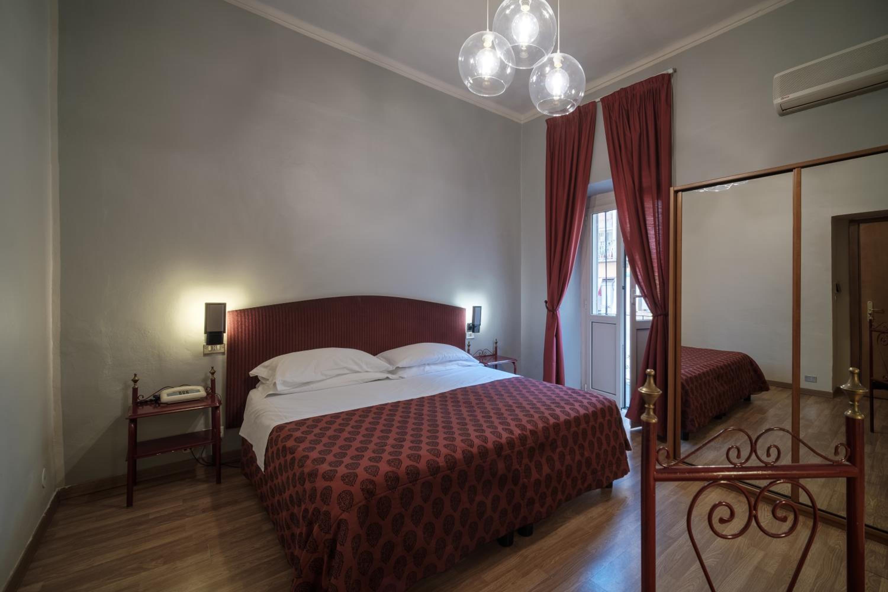 Twin Room - Photo 7