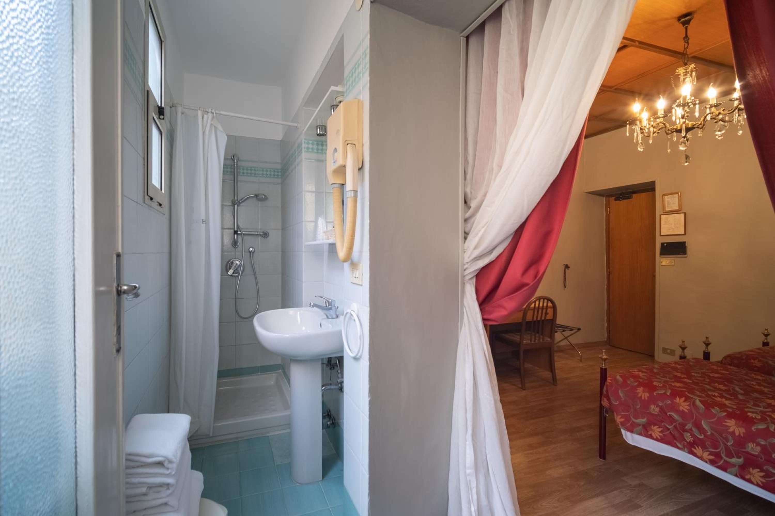 Standard Triple Room - Photo 10
