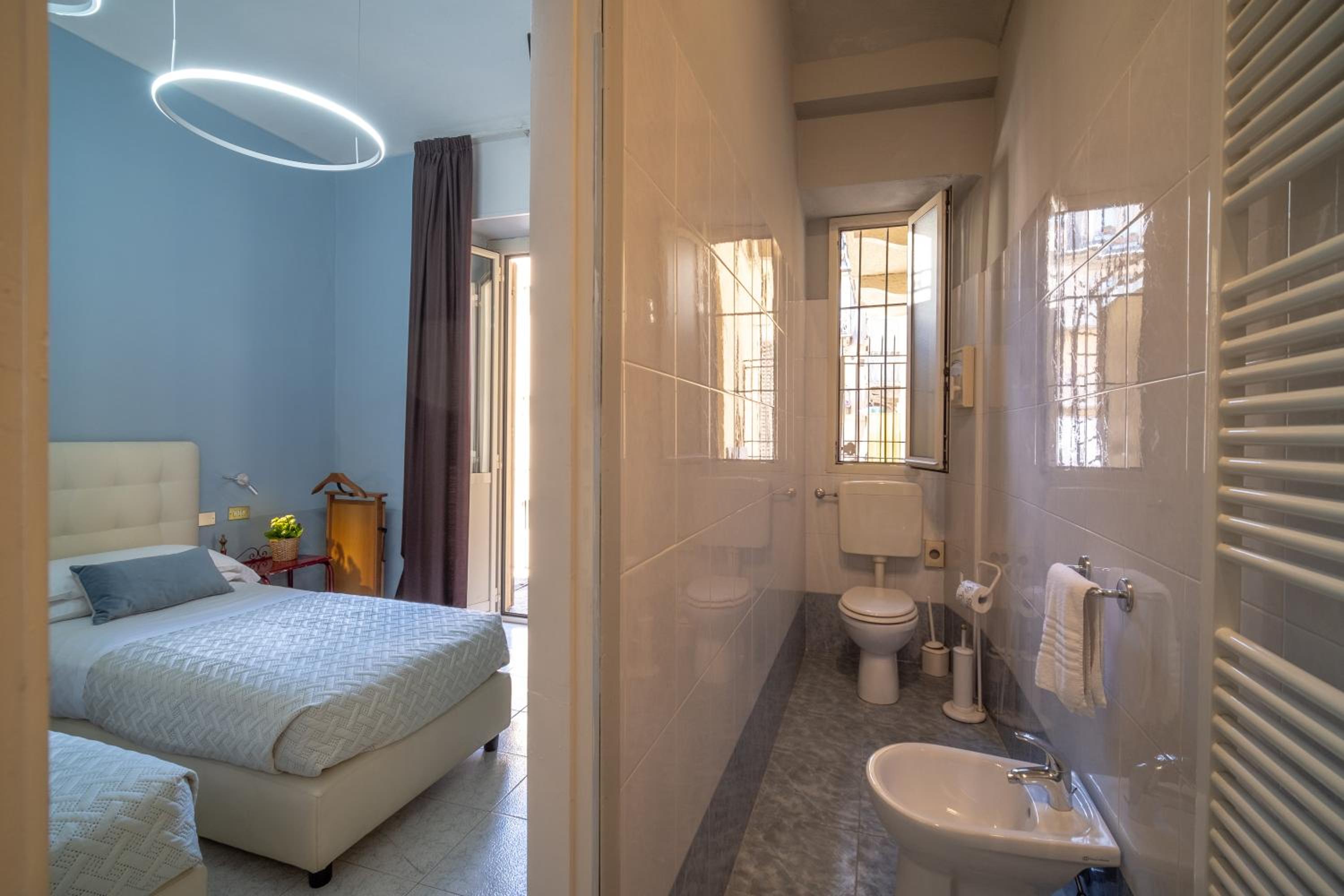 Standard Triple Room - Photo 15