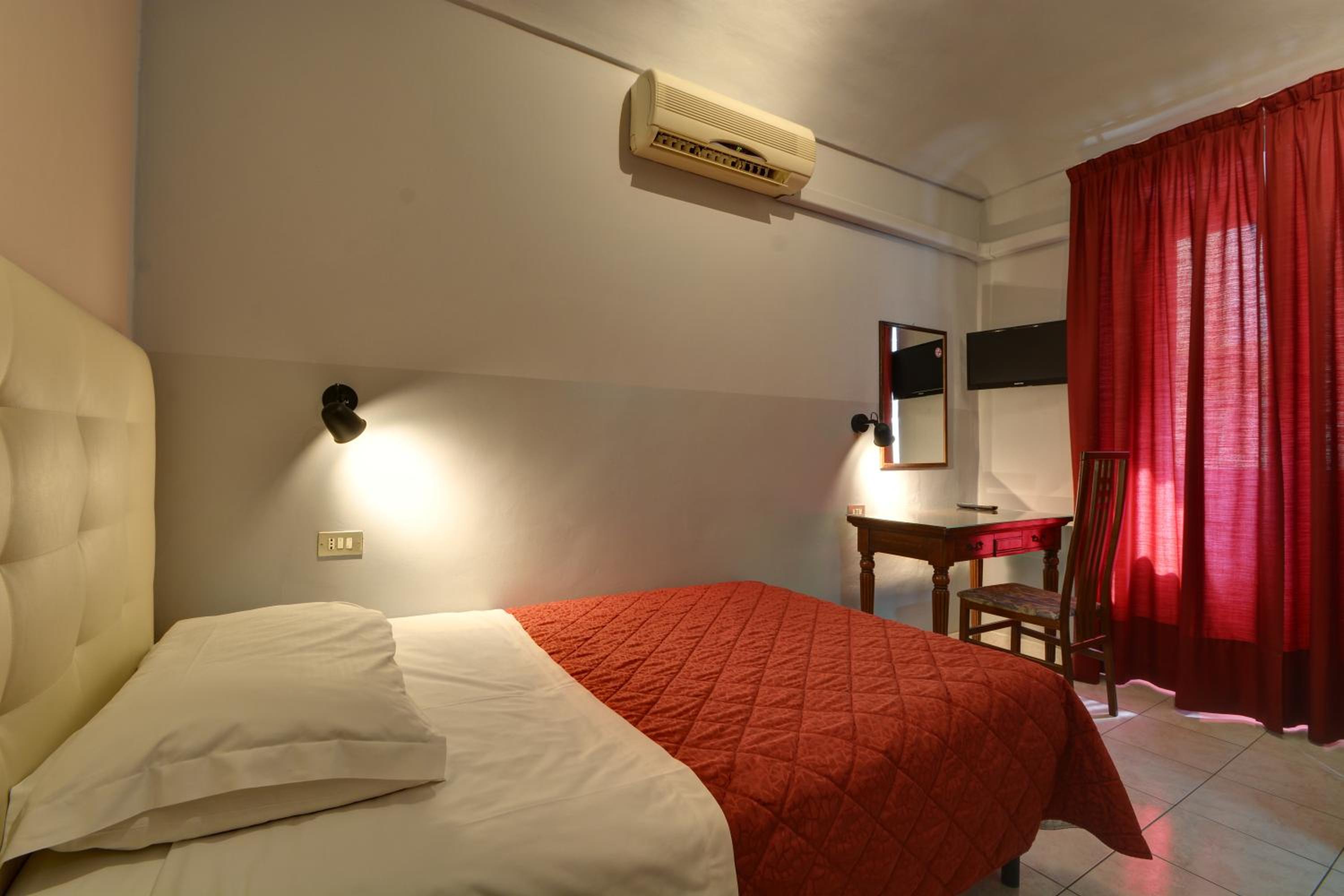 Standard Double Room - Photo 14
