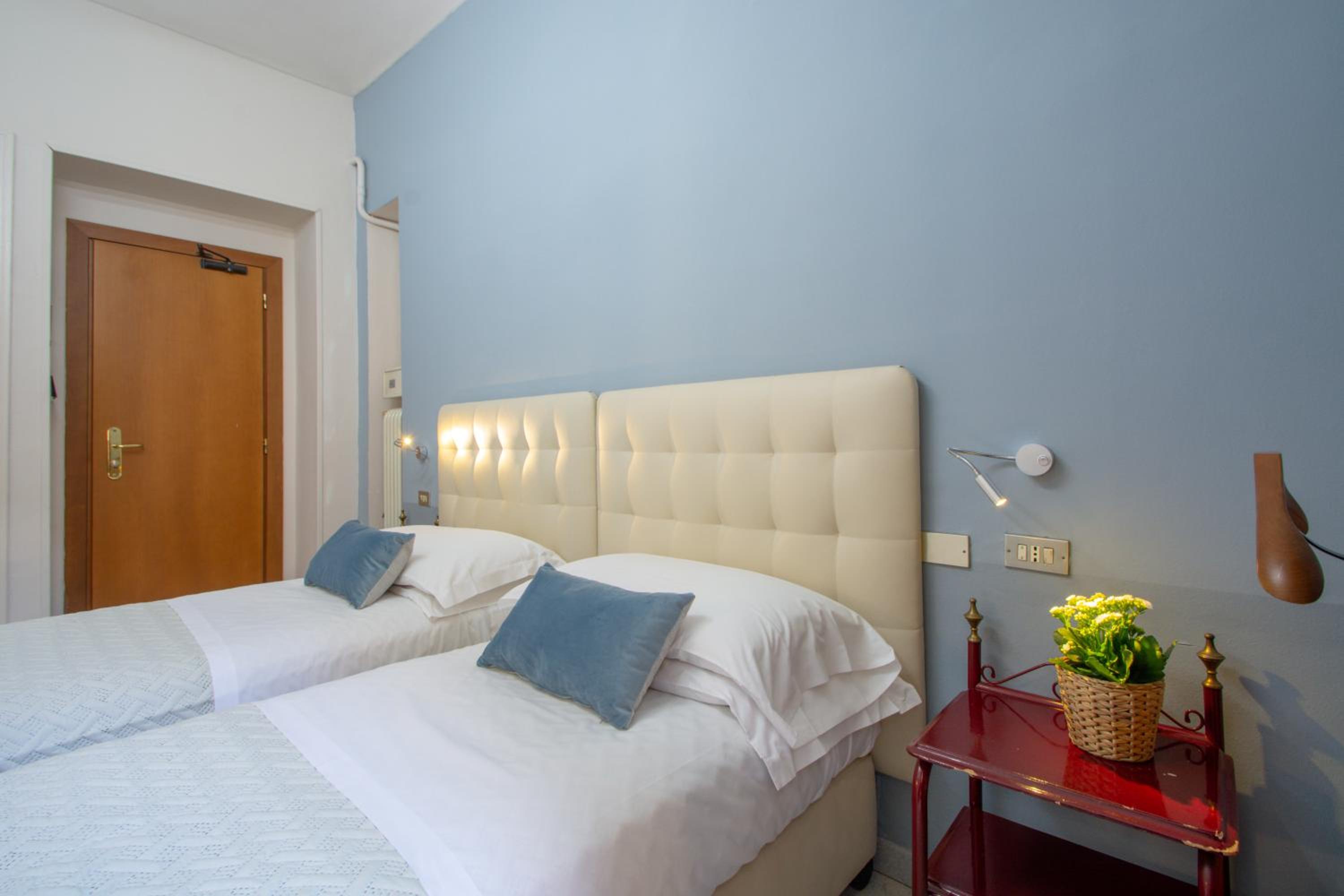 Twin Room - Photo 17