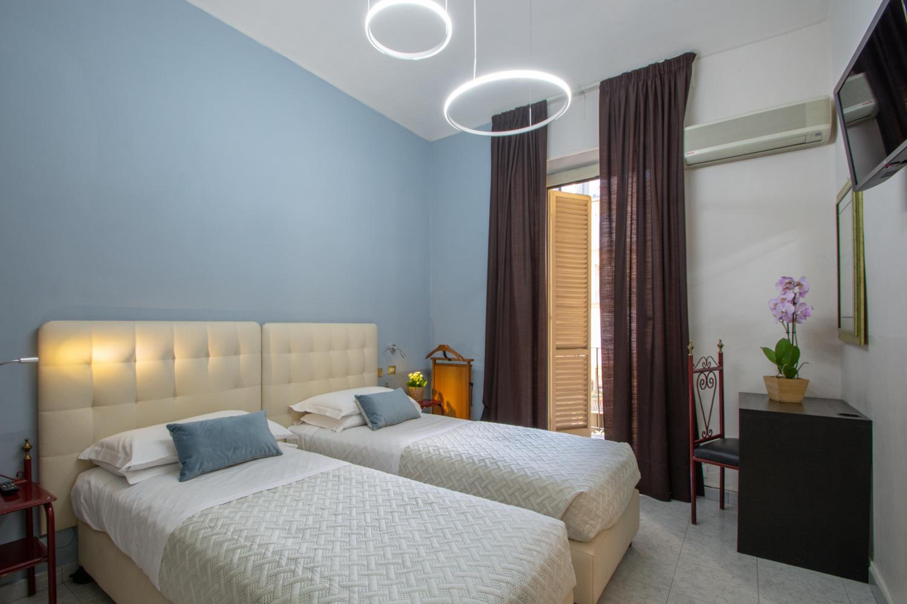 Twin Room - Photo 1