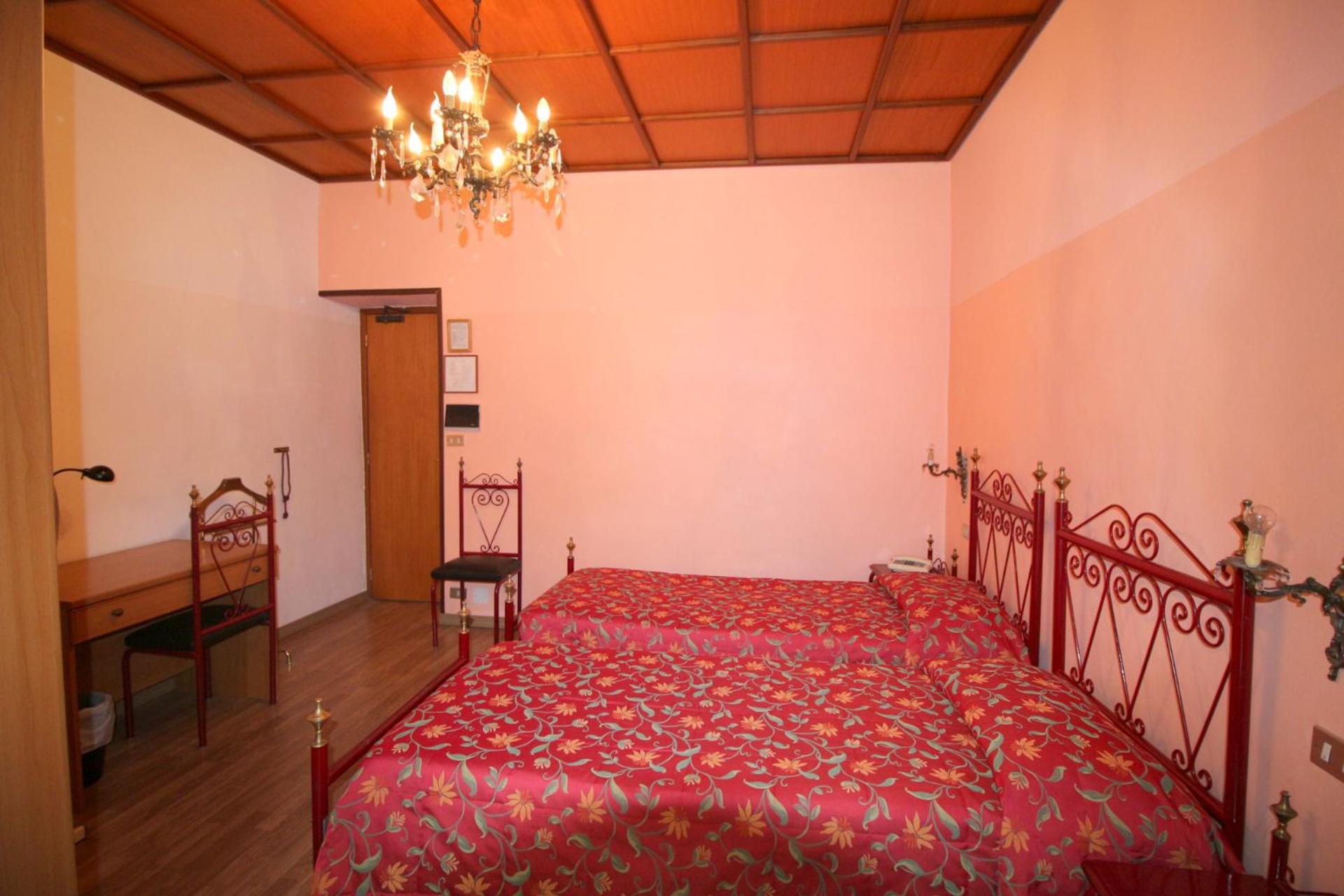Standard Triple Room - Photo 4