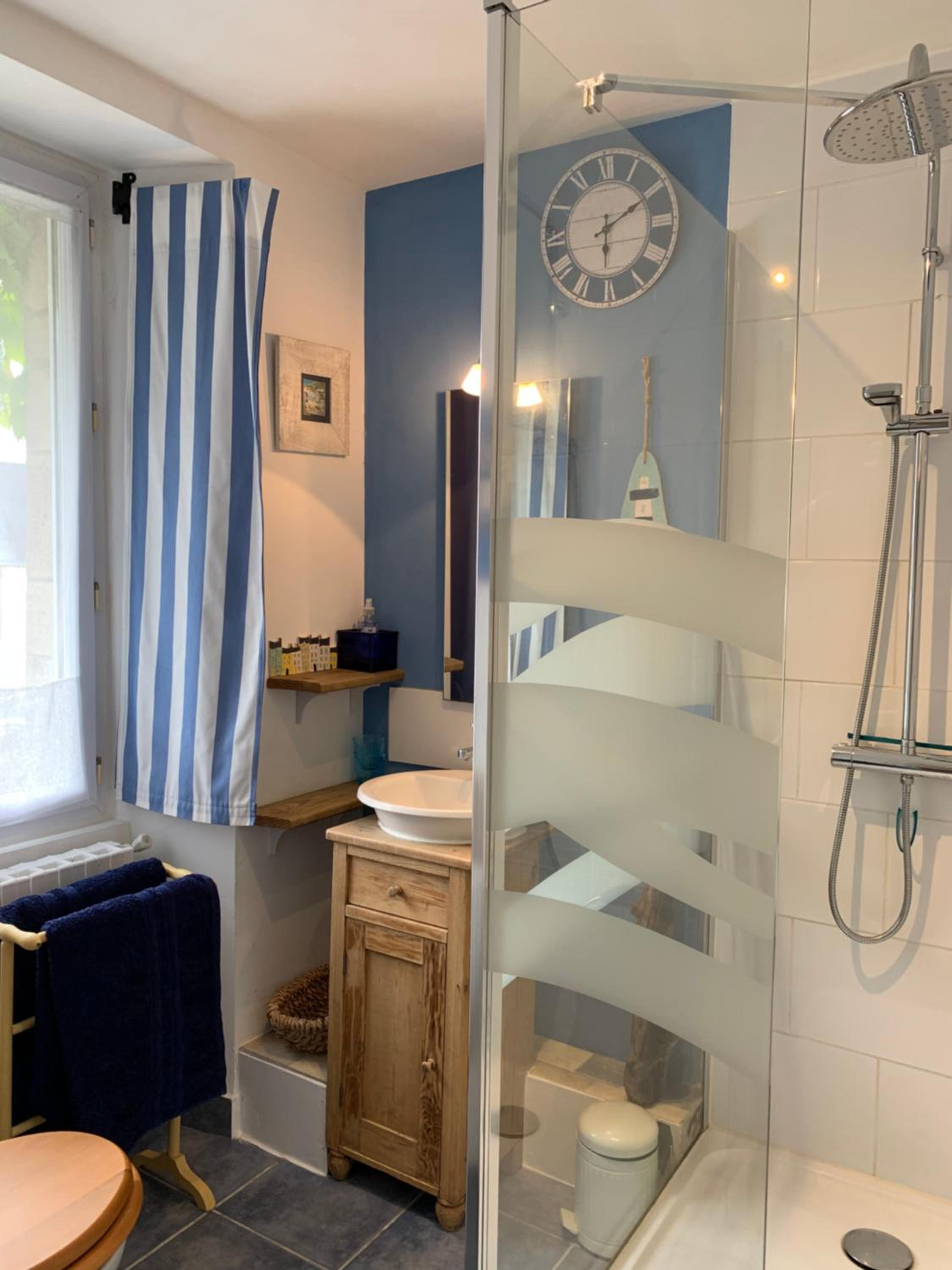 Family Room with Private Bathroom and Old Town View - Photo 3