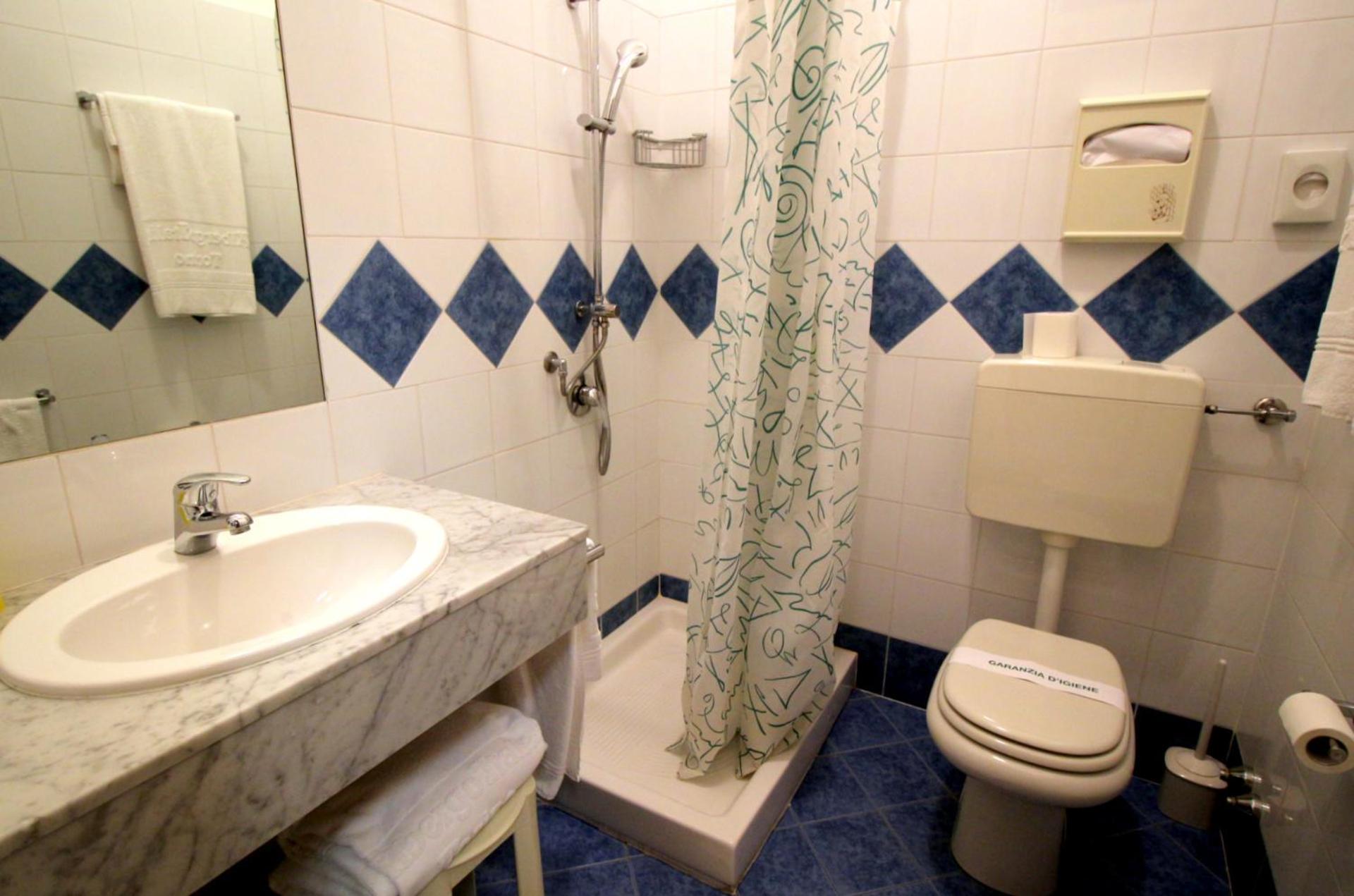 Standard Triple Room - Photo 5