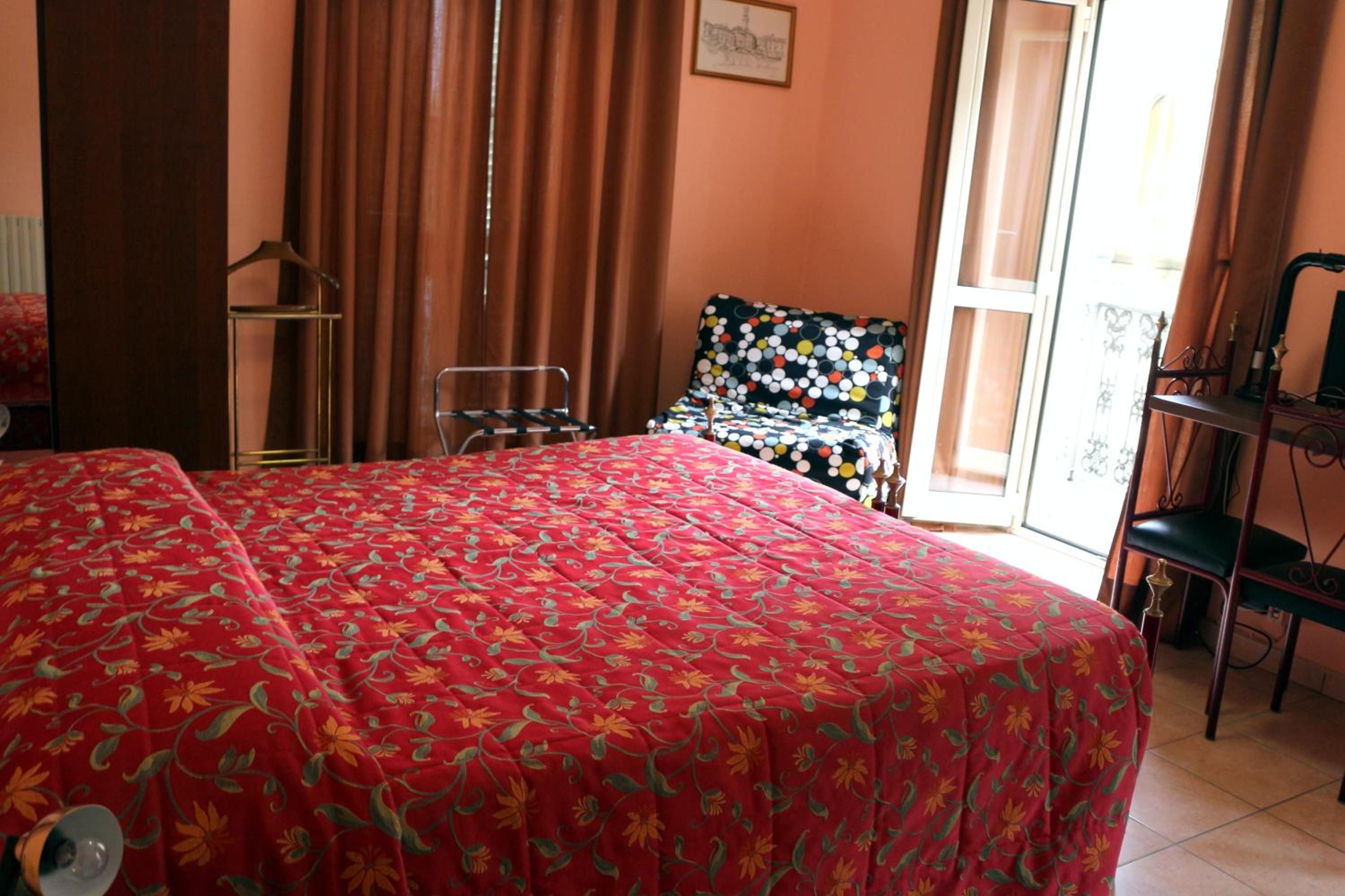 Standard Double Room - Photo 2