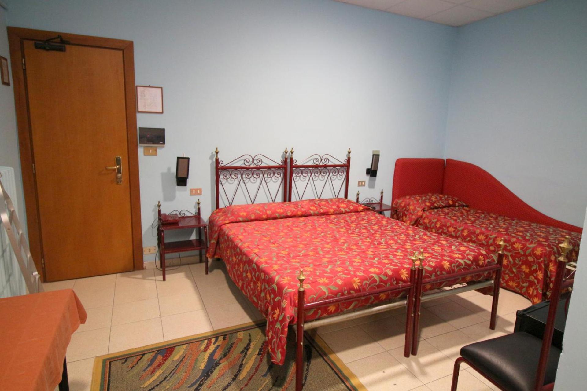 Standard Triple Room - Photo 6